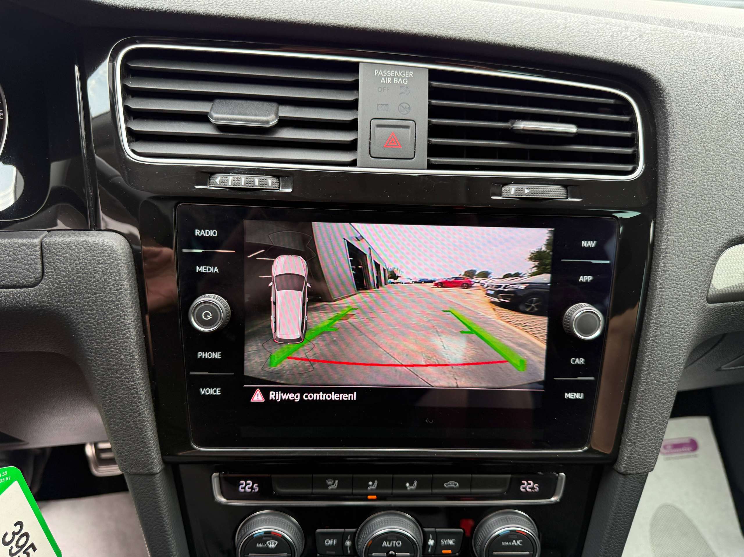 698f6206-373a-4721-9e1a-df356c4e428f22-volkswagen-golf-variant-1-0-tsi-115pk-navigatie-carplay-camera-bluetooth-pdc-led-alu.jpg