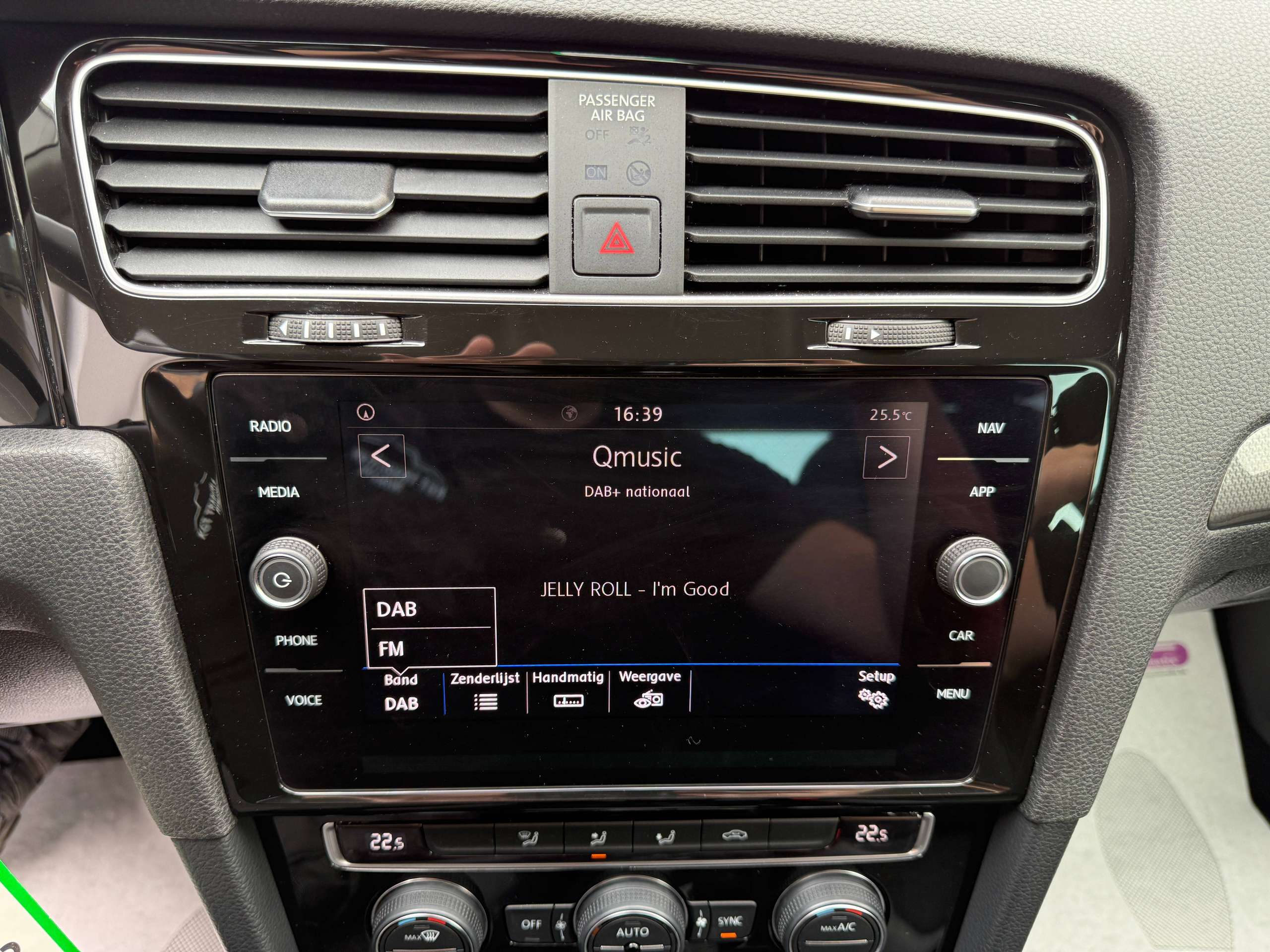 698f6206-373a-4721-9e1a-df356c4e428f24-volkswagen-golf-variant-1-0-tsi-115pk-navigatie-carplay-camera-bluetooth-pdc-led-alu.jpg