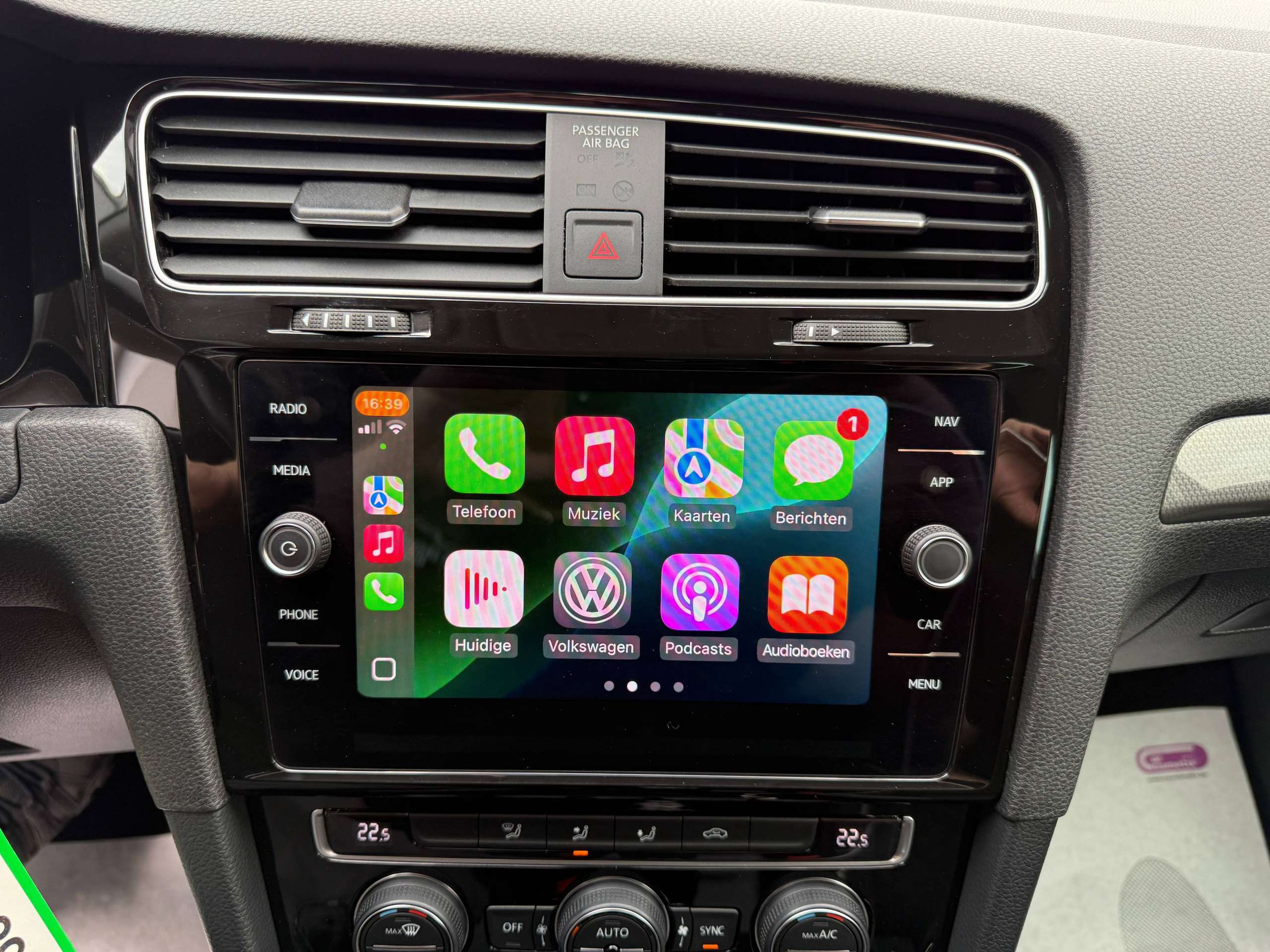 698f6206-373a-4721-9e1a-df356c4e428f26-volkswagen-golf-variant-1-0-tsi-115pk-navigatie-carplay-camera-bluetooth-pdc-led-alu.jpg