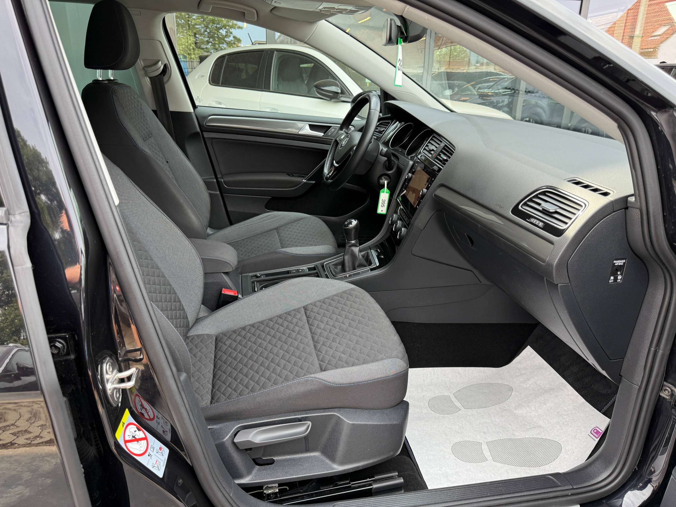 698f6206-373a-4721-9e1a-df356c4e428f28-volkswagen-golf-variant-1-0-tsi-115pk-navigatie-carplay-camera-bluetooth-pdc-led-alu.jpg