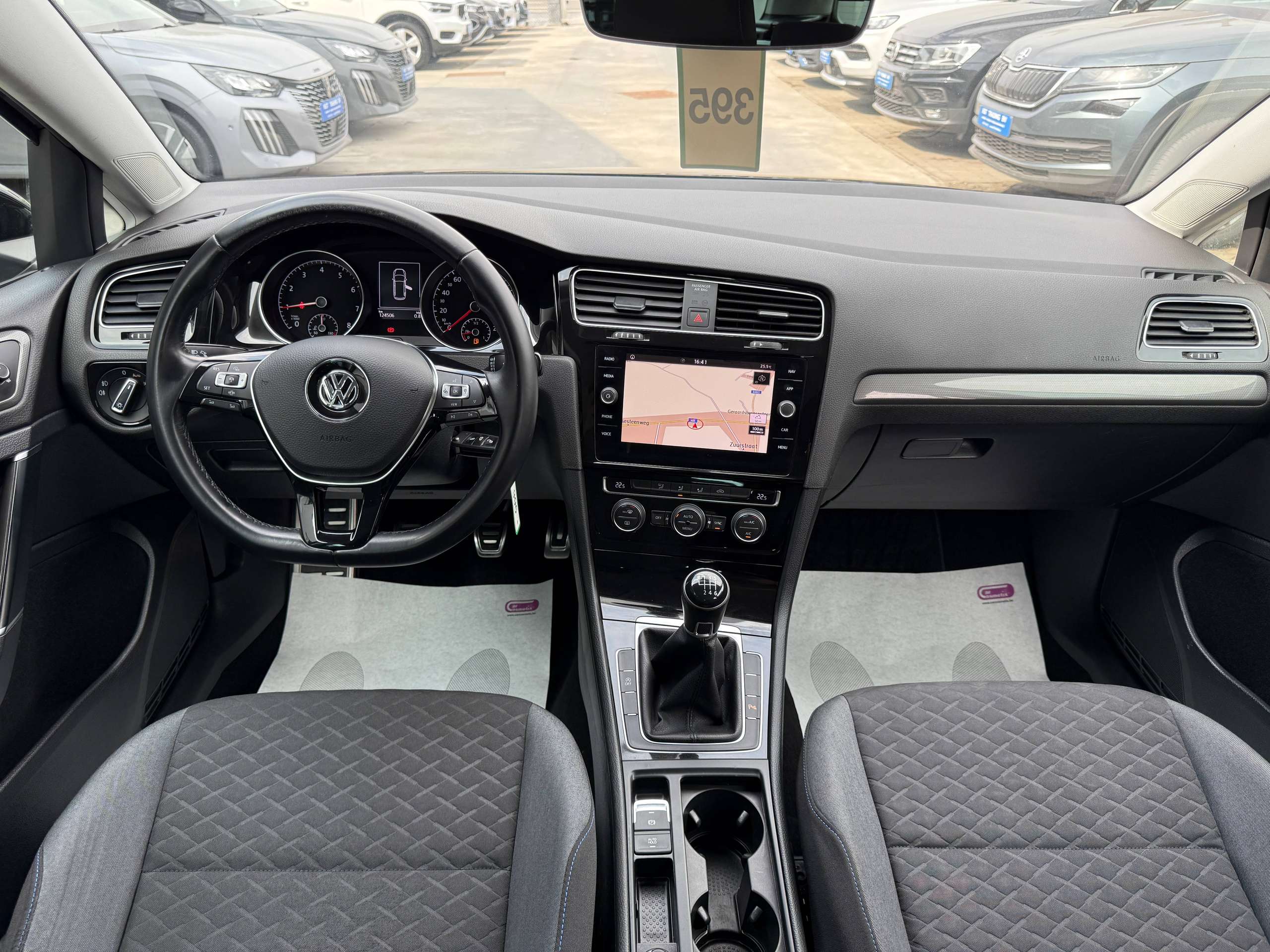 698f6206-373a-4721-9e1a-df356c4e428f33-volkswagen-golf-variant-1-0-tsi-115pk-navigatie-carplay-camera-bluetooth-pdc-led-alu.jpg