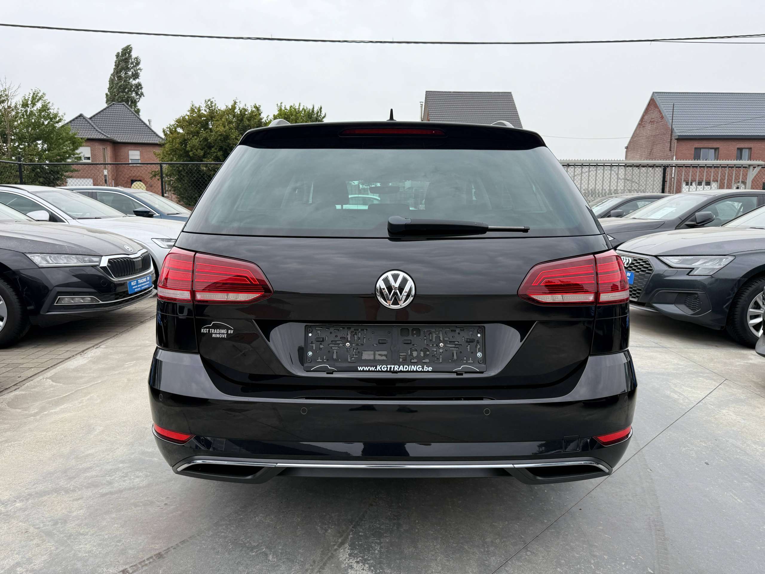 698f6206-373a-4721-9e1a-df356c4e428f6-volkswagen-golf-variant-1-0-tsi-115pk-navigatie-carplay-camera-bluetooth-pdc-led-alu.jpg