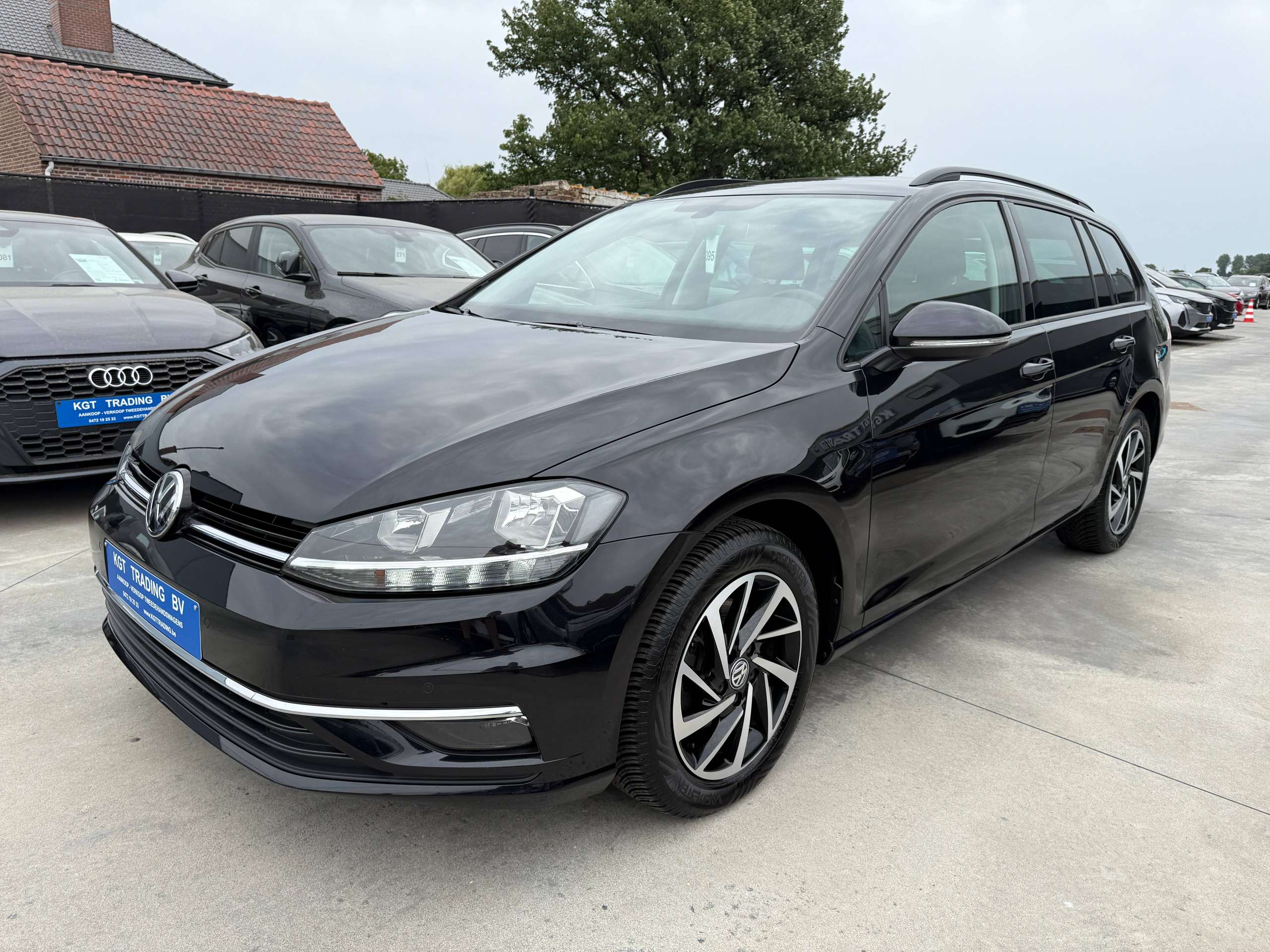 698f6206-373a-4721-9e1a-df356c4e428f9-volkswagen-golf-variant-1-0-tsi-115pk-navigatie-carplay-camera-bluetooth-pdc-led-alu.jpg