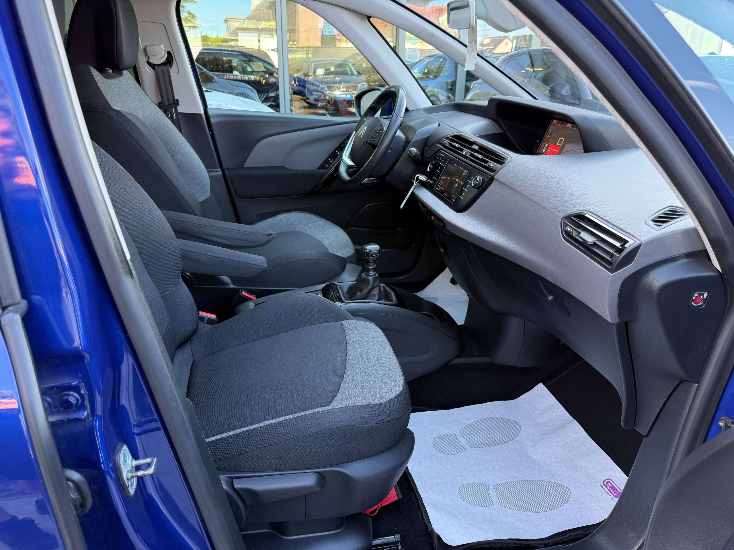 73fdca91-3b8d-44a5-9d03-fb83e75553dc25-citroen-c4-spacetourer-1-2i-130pk-navigatie-carplay-led-camera-dode-hoek-pdc-bluetooth.jpg