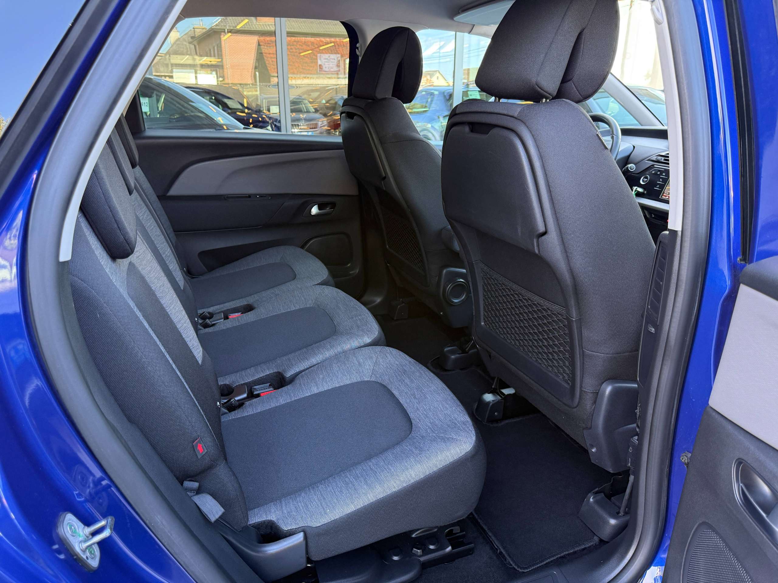 73fdca91-3b8d-44a5-9d03-fb83e75553dc29-citroen-c4-spacetourer-1-2i-130pk-navigatie-carplay-led-camera-dode-hoek-pdc-bluetooth.jpg