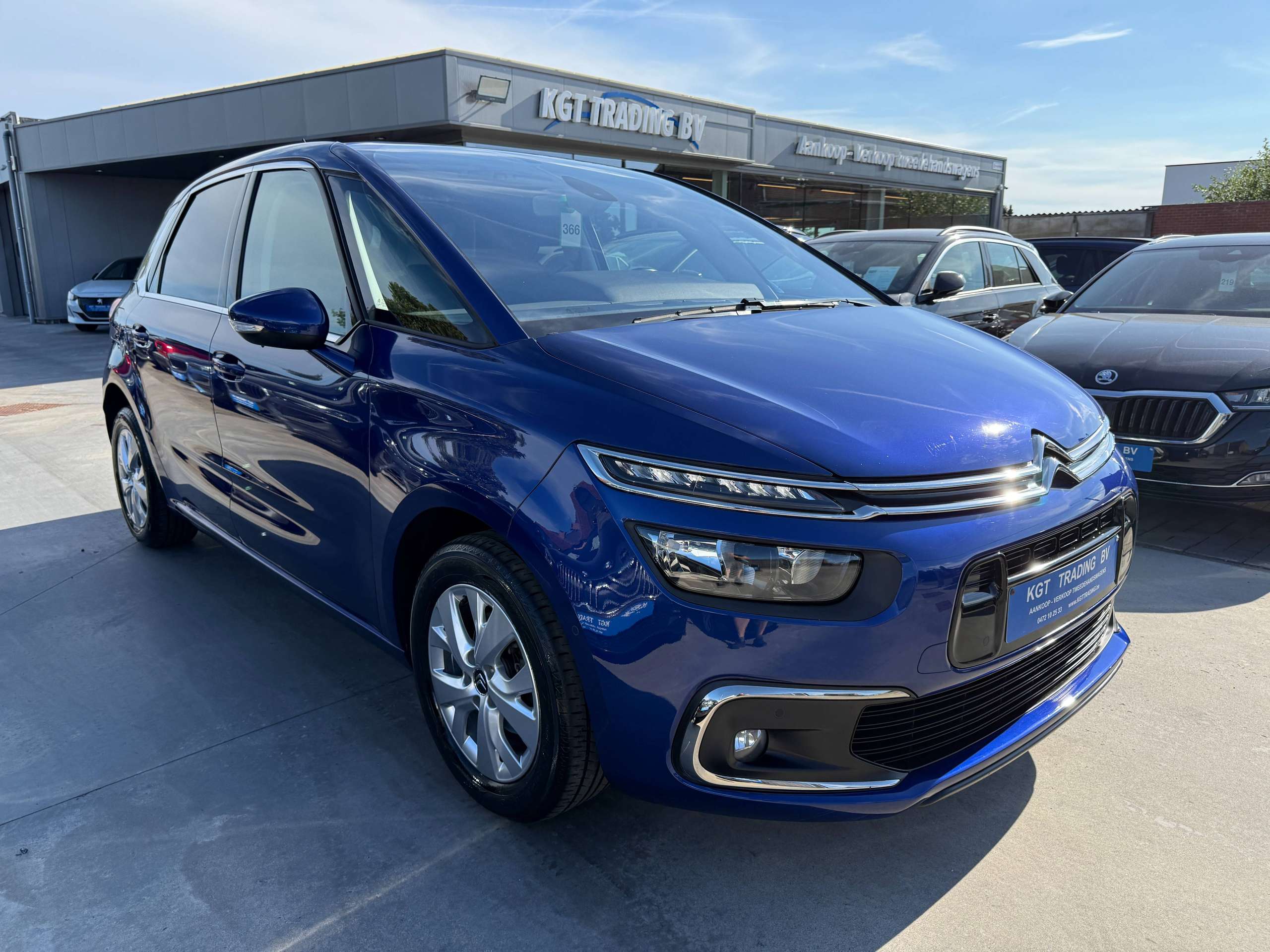 73fdca91-3b8d-44a5-9d03-fb83e75553dc3-citroen-c4-spacetourer-1-2i-130pk-navigatie-carplay-led-camera-dode-hoek-pdc-bluetooth.jpg