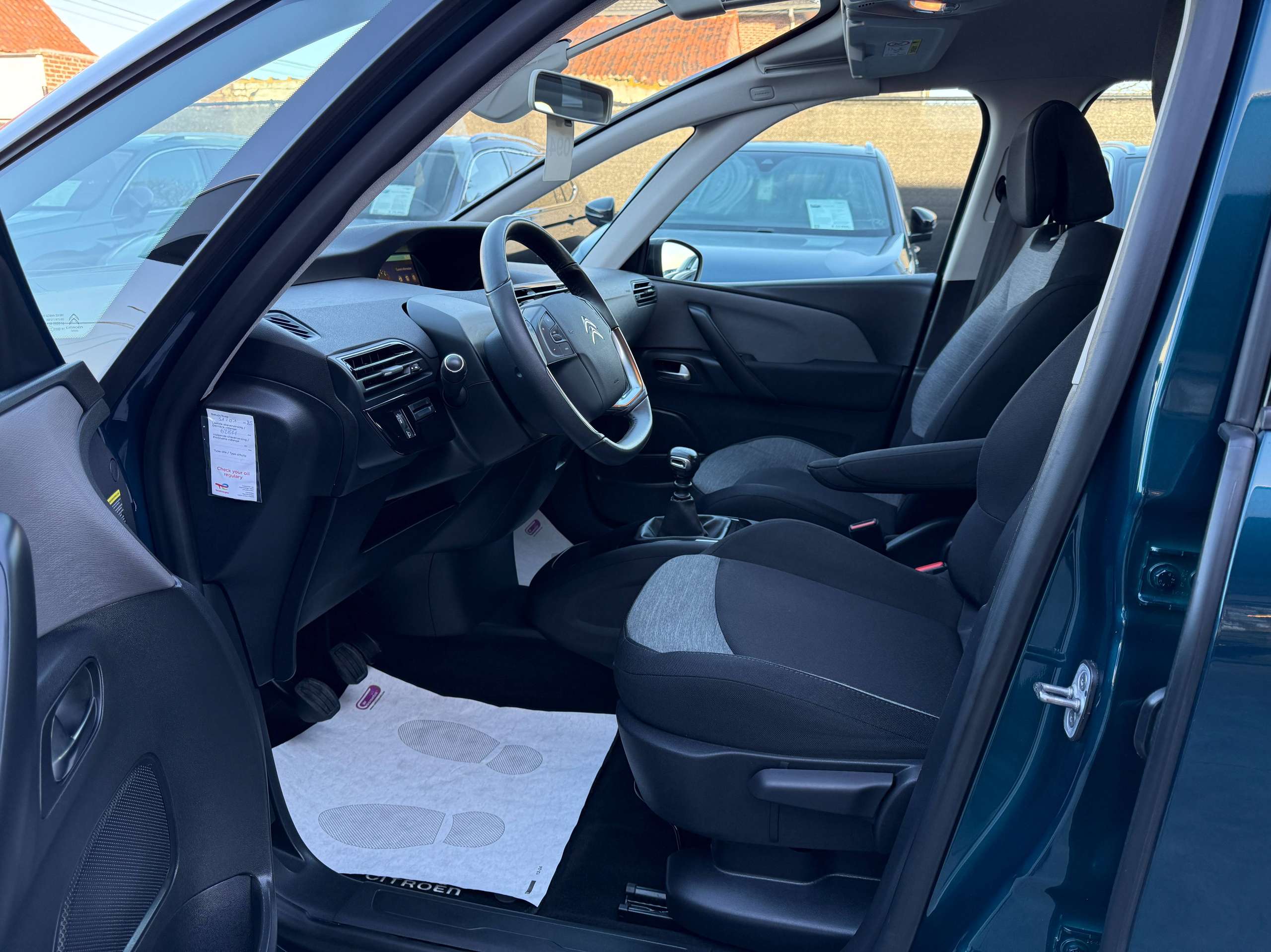 a426e9c7-849f-4bf8-a772-3ba7dc184afd11-citroen-grand-c4-spacetourer-1-2i-130pk-7-zetels-camera-navi-carplay-led-pdc.jpg
