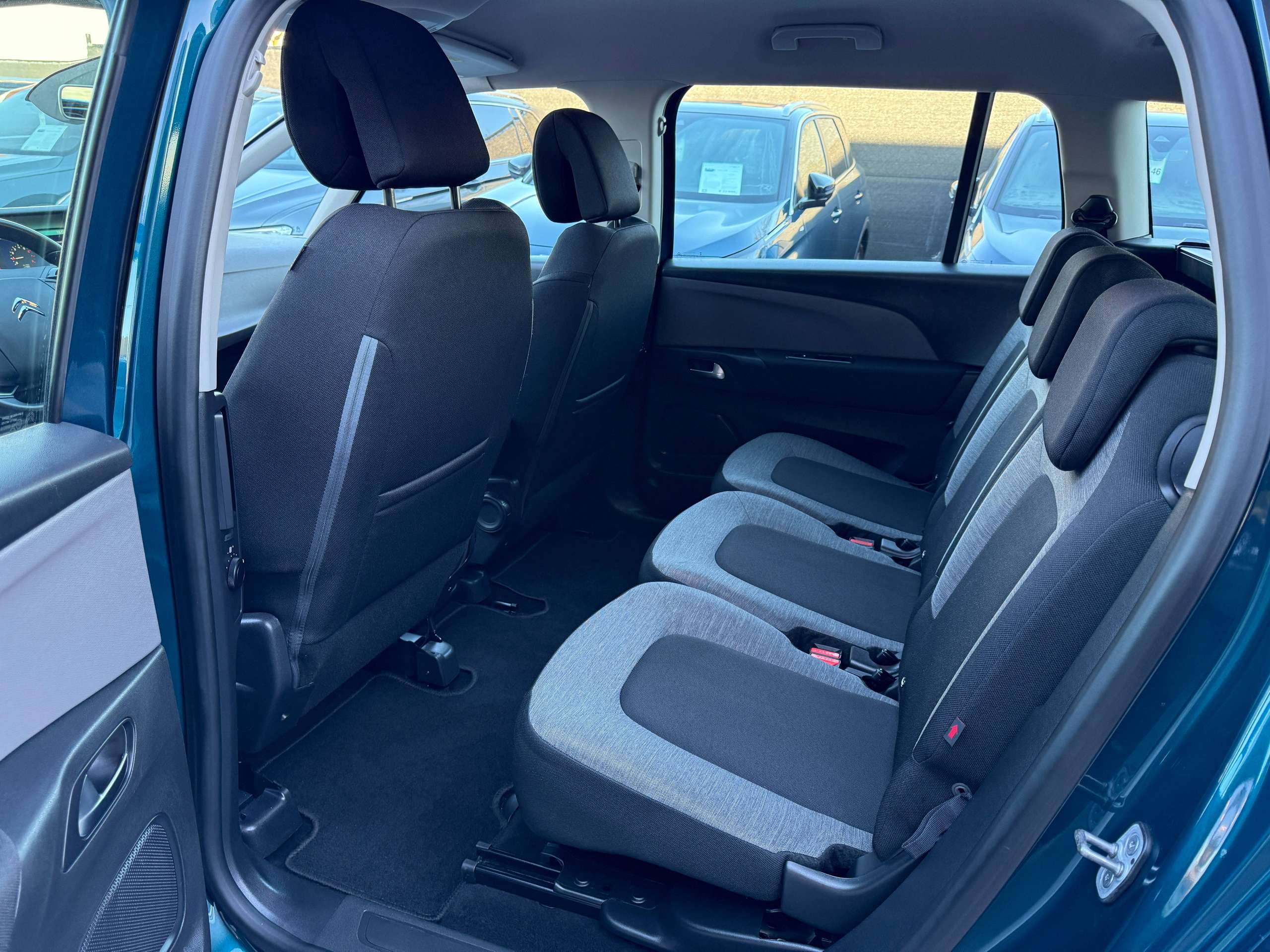 a426e9c7-849f-4bf8-a772-3ba7dc184afd13-citroen-grand-c4-spacetourer-1-2i-130pk-7-zetels-camera-navi-carplay-led-pdc.jpg