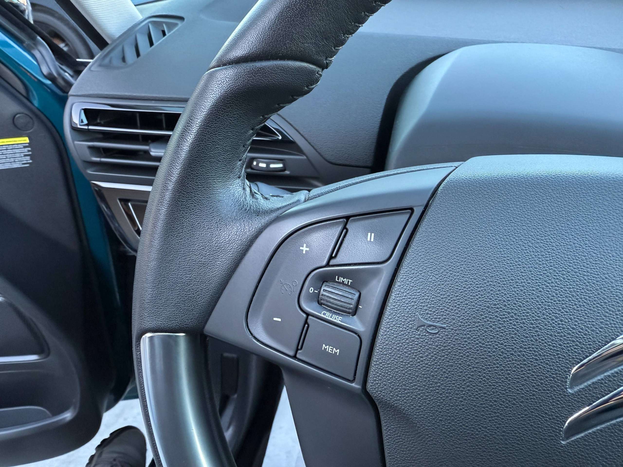 a426e9c7-849f-4bf8-a772-3ba7dc184afd16-citroen-grand-c4-spacetourer-1-2i-130pk-7-zetels-camera-navi-carplay-led-pdc.jpg