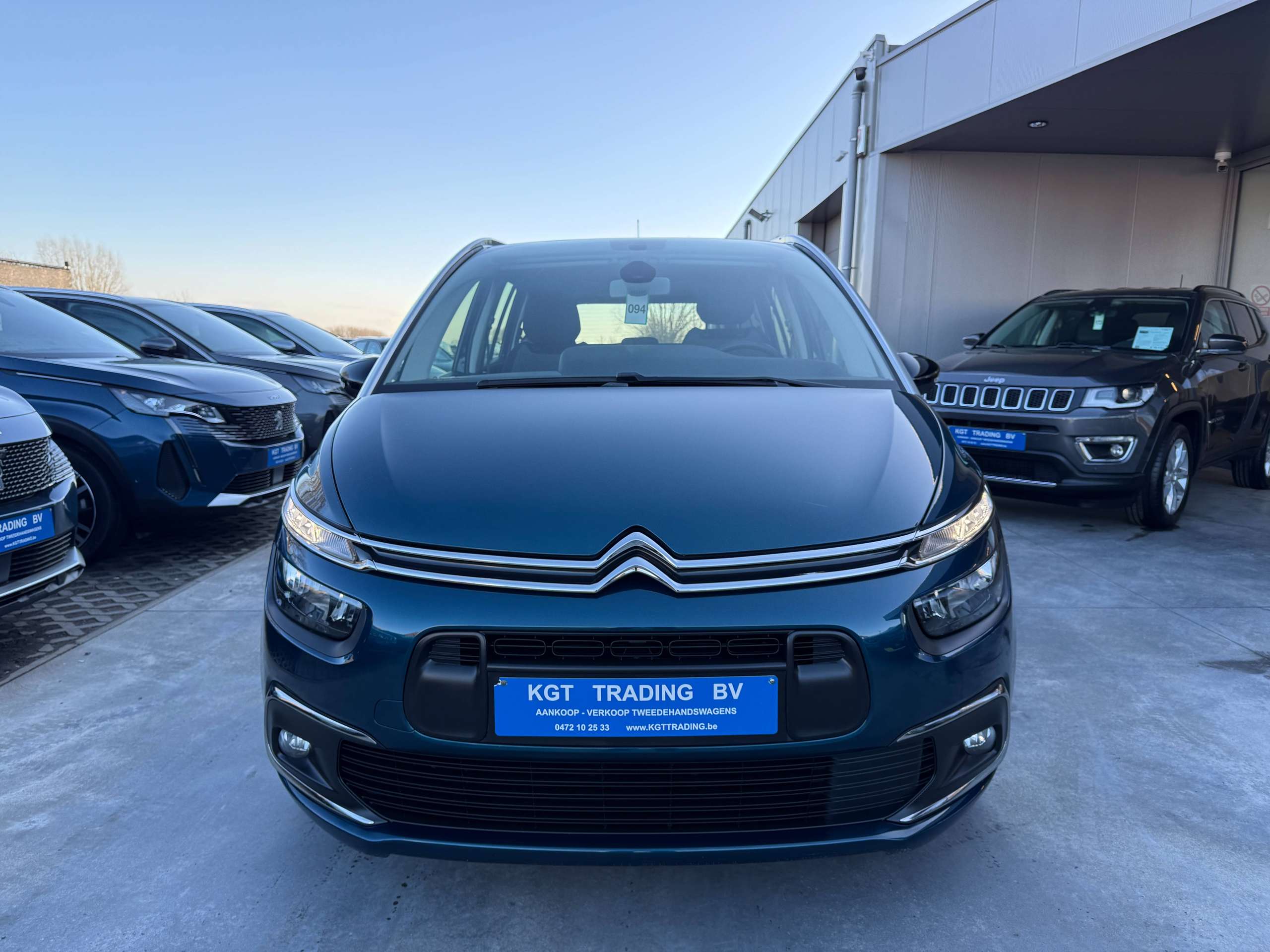 a426e9c7-849f-4bf8-a772-3ba7dc184afd2-citroen-grand-c4-spacetourer-1-2i-130pk-7-zetels-camera-navi-carplay-led-pdc.jpg