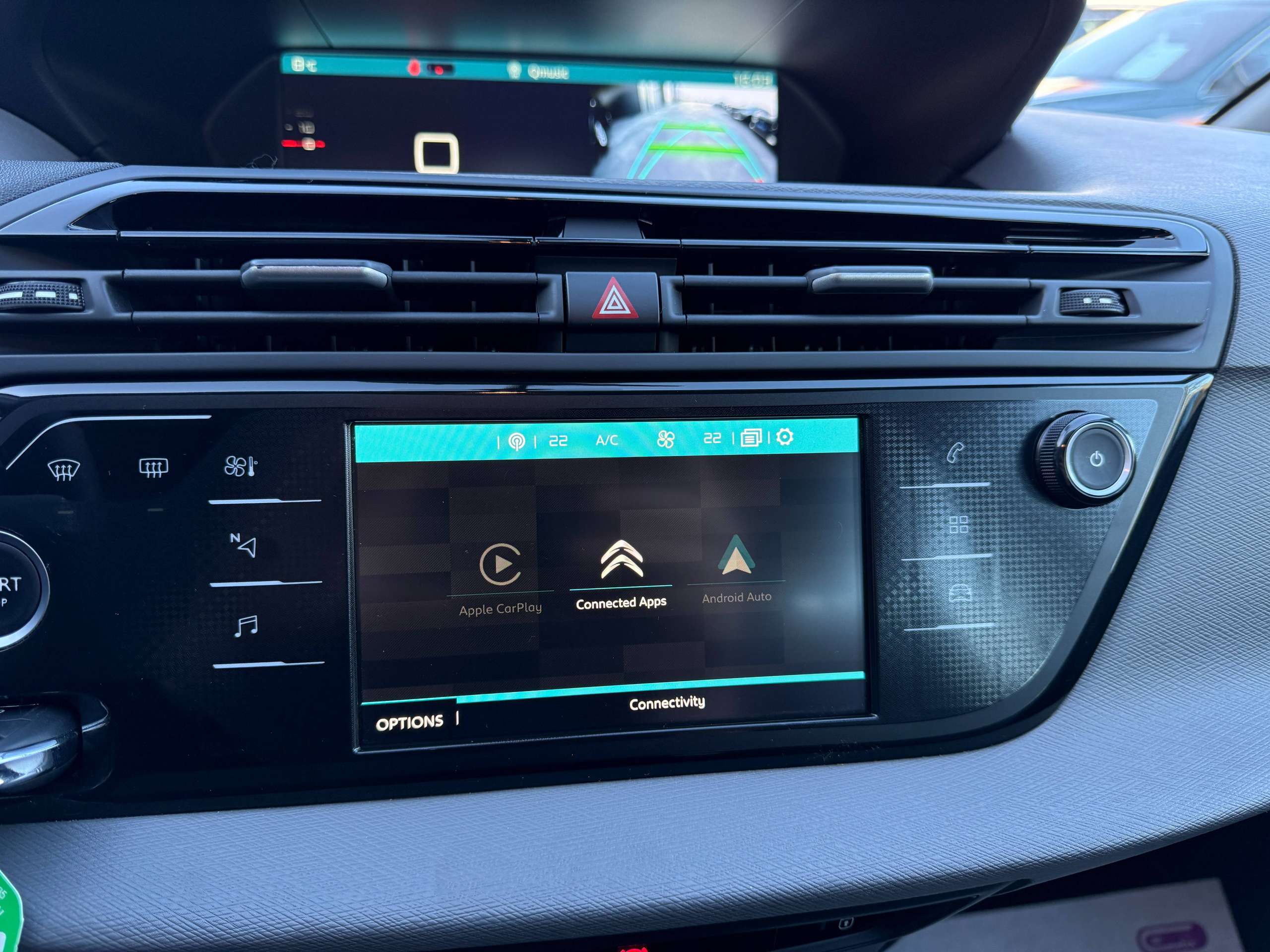 a426e9c7-849f-4bf8-a772-3ba7dc184afd20-citroen-grand-c4-spacetourer-1-2i-130pk-7-zetels-camera-navi-carplay-led-pdc.jpg