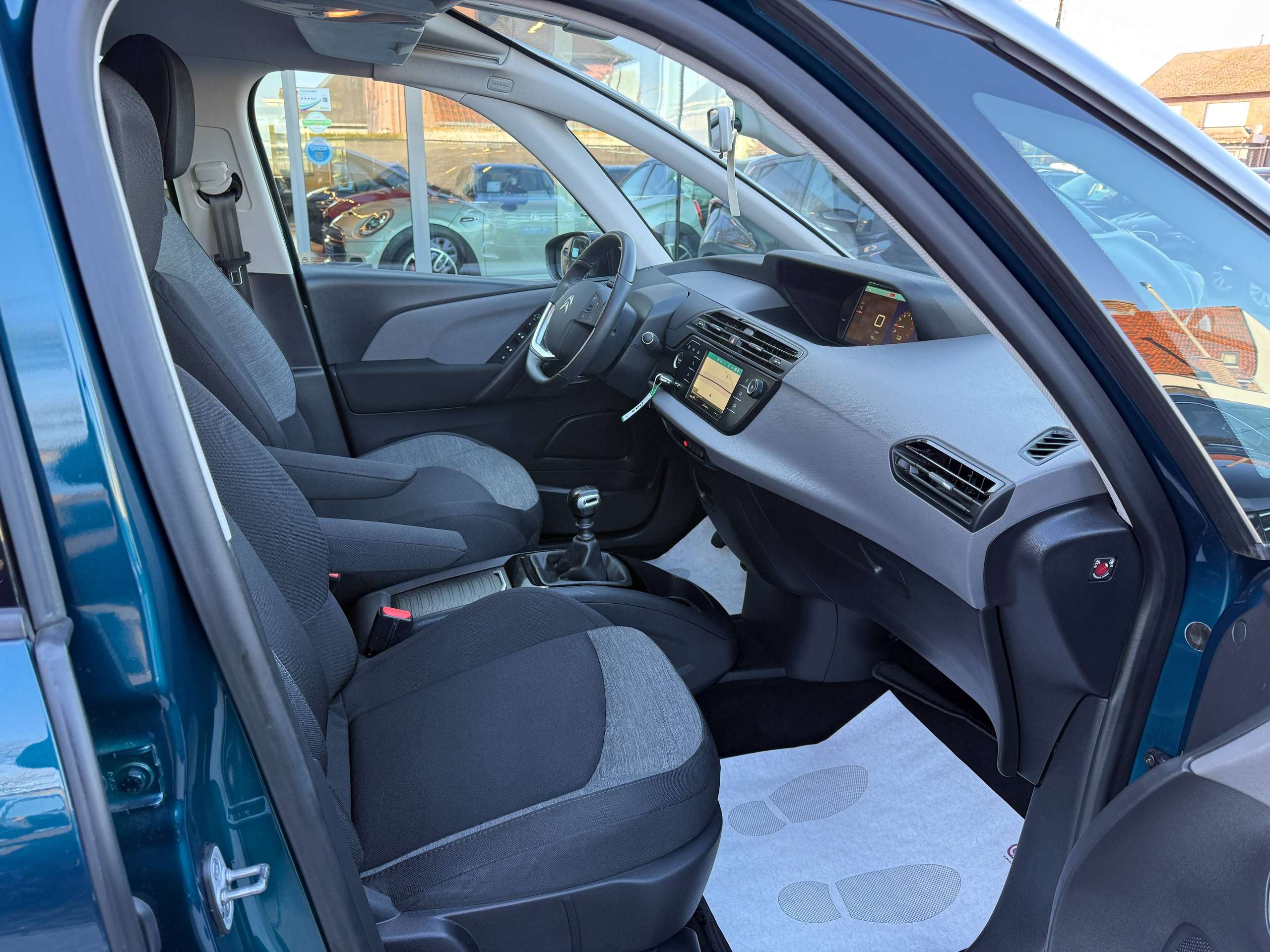 a426e9c7-849f-4bf8-a772-3ba7dc184afd24-citroen-grand-c4-spacetourer-1-2i-130pk-7-zetels-camera-navi-carplay-led-pdc.jpg