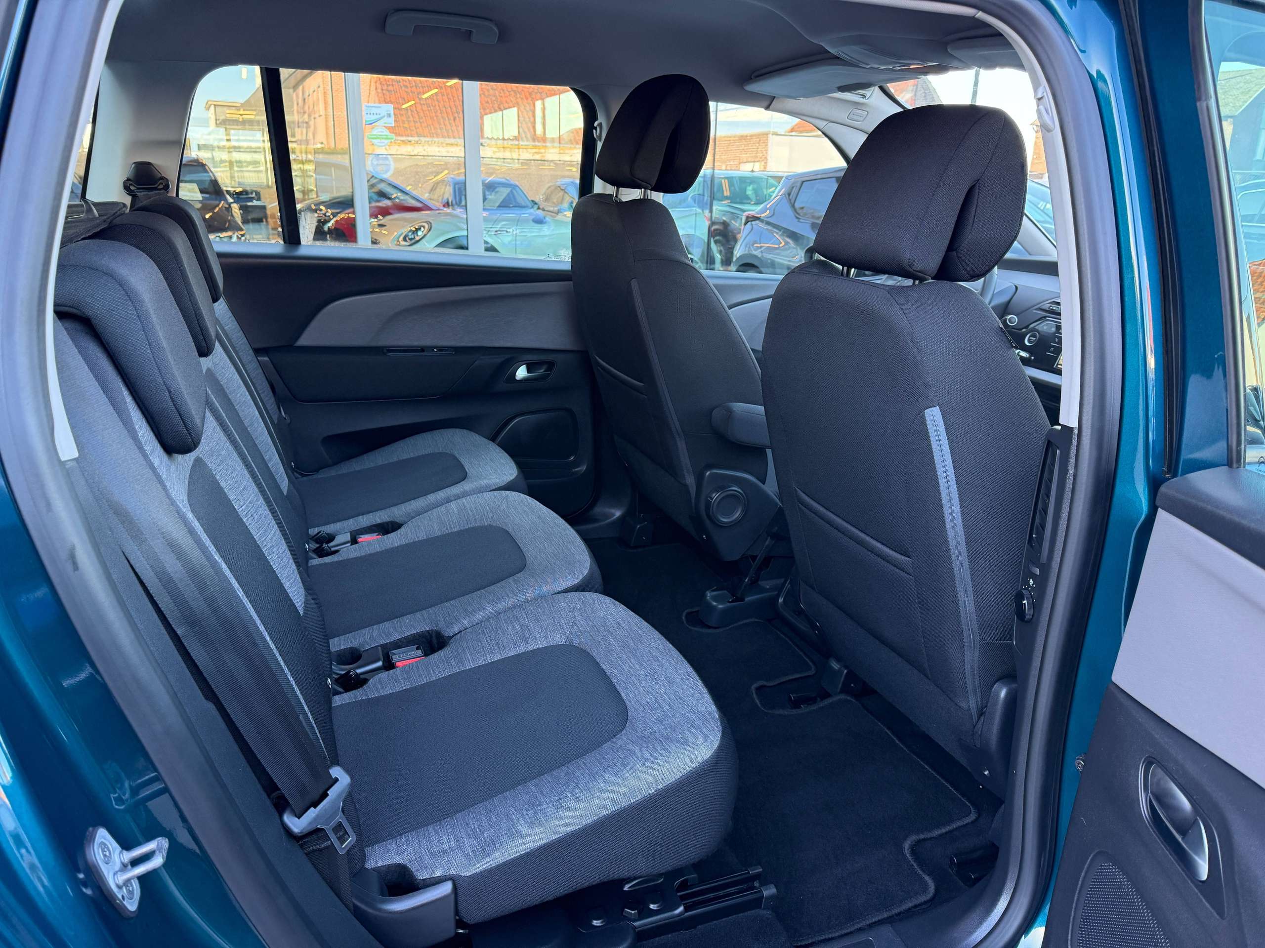 a426e9c7-849f-4bf8-a772-3ba7dc184afd26-citroen-grand-c4-spacetourer-1-2i-130pk-7-zetels-camera-navi-carplay-led-pdc.jpg