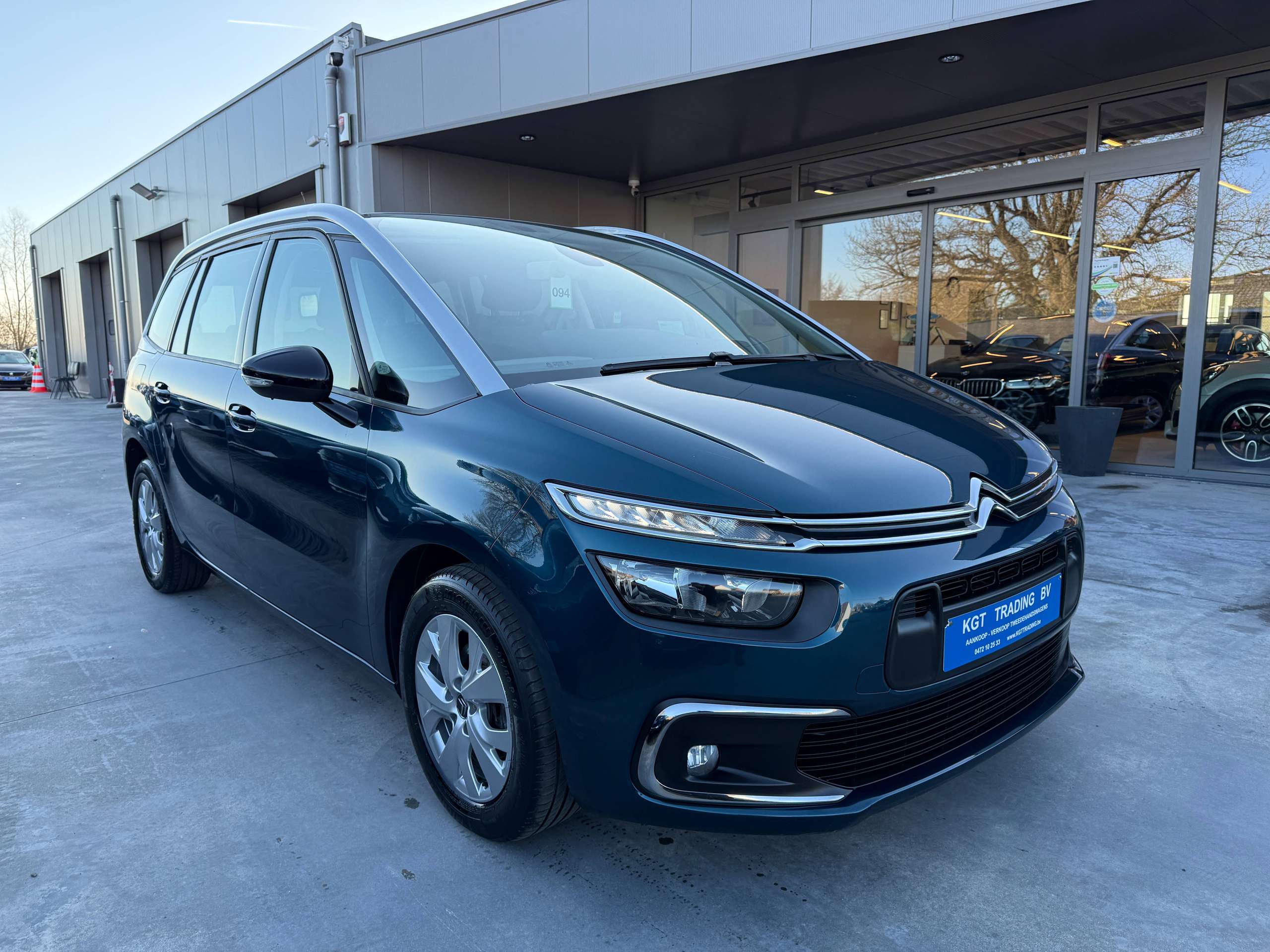 a426e9c7-849f-4bf8-a772-3ba7dc184afd3-citroen-grand-c4-spacetourer-1-2i-130pk-7-zetels-camera-navi-carplay-led-pdc.jpg