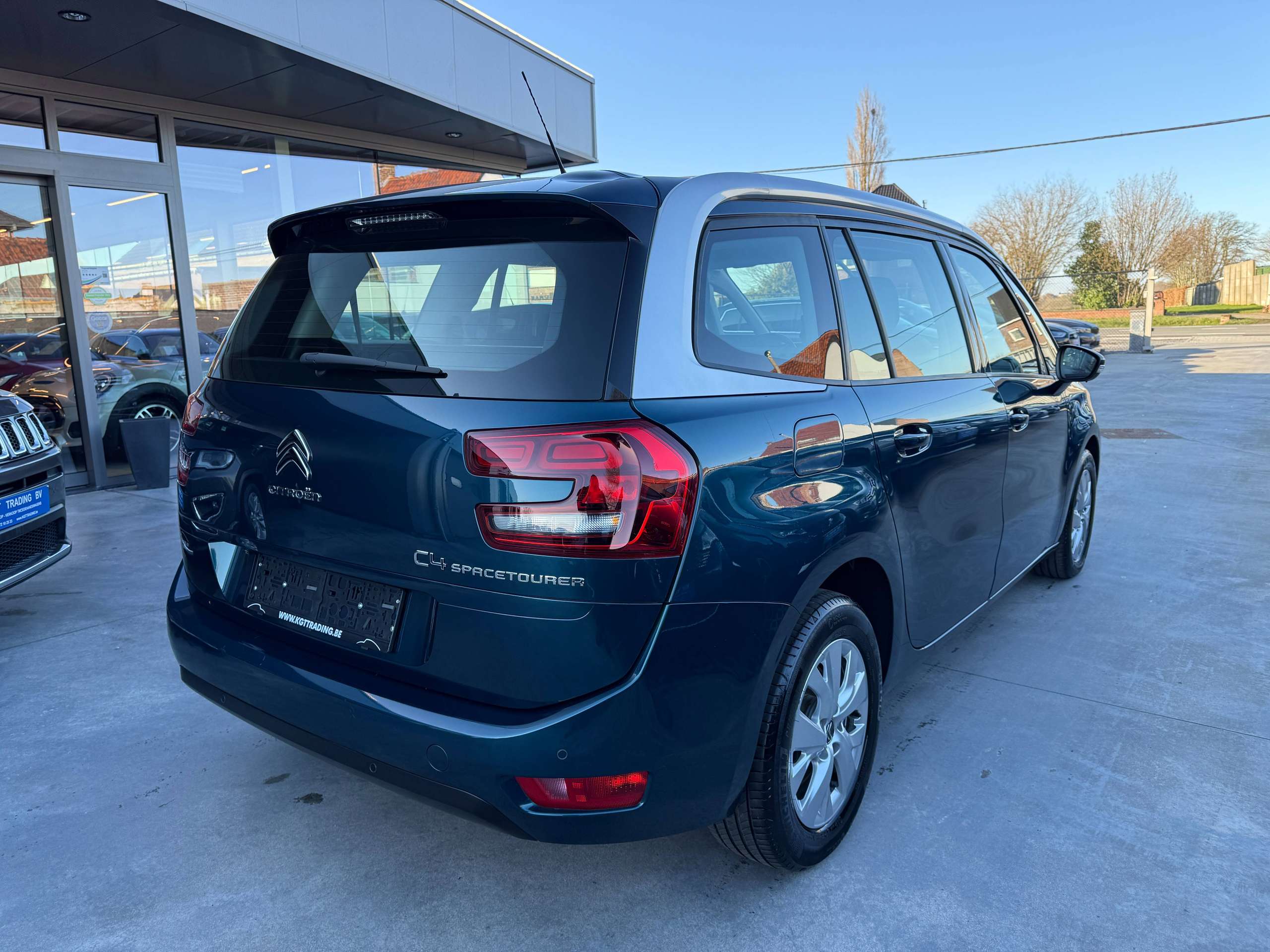 a426e9c7-849f-4bf8-a772-3ba7dc184afd5-citroen-grand-c4-spacetourer-1-2i-130pk-7-zetels-camera-navi-carplay-led-pdc.jpg
