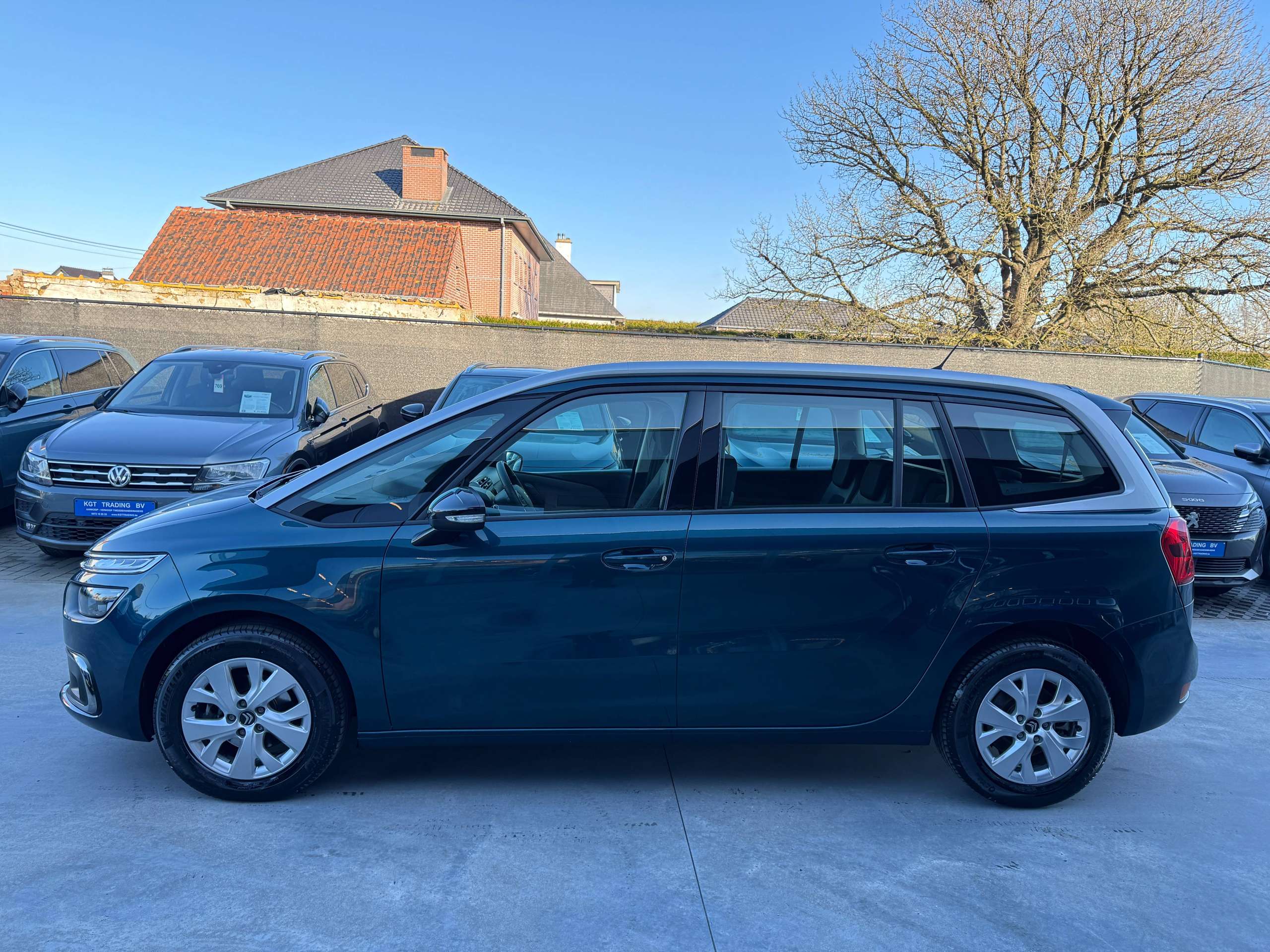 a426e9c7-849f-4bf8-a772-3ba7dc184afd8-citroen-grand-c4-spacetourer-1-2i-130pk-7-zetels-camera-navi-carplay-led-pdc.jpg