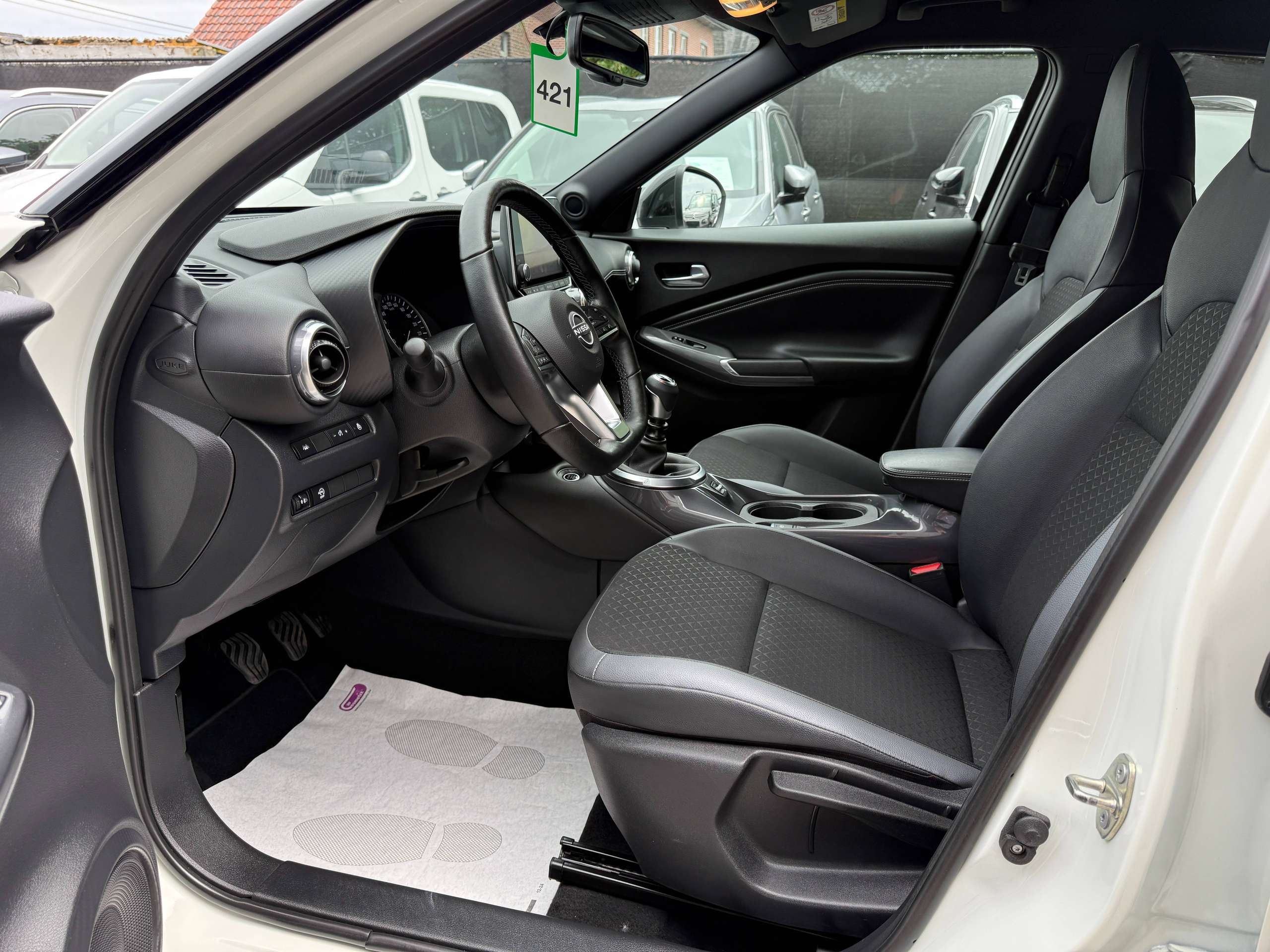 acea4a9f-97f1-4b5b-a63c-6b3274f904b912-nissan-juke-1-0i-full-led-navigatie-leder-camera-carplay-alu-bluetooth.jpg
