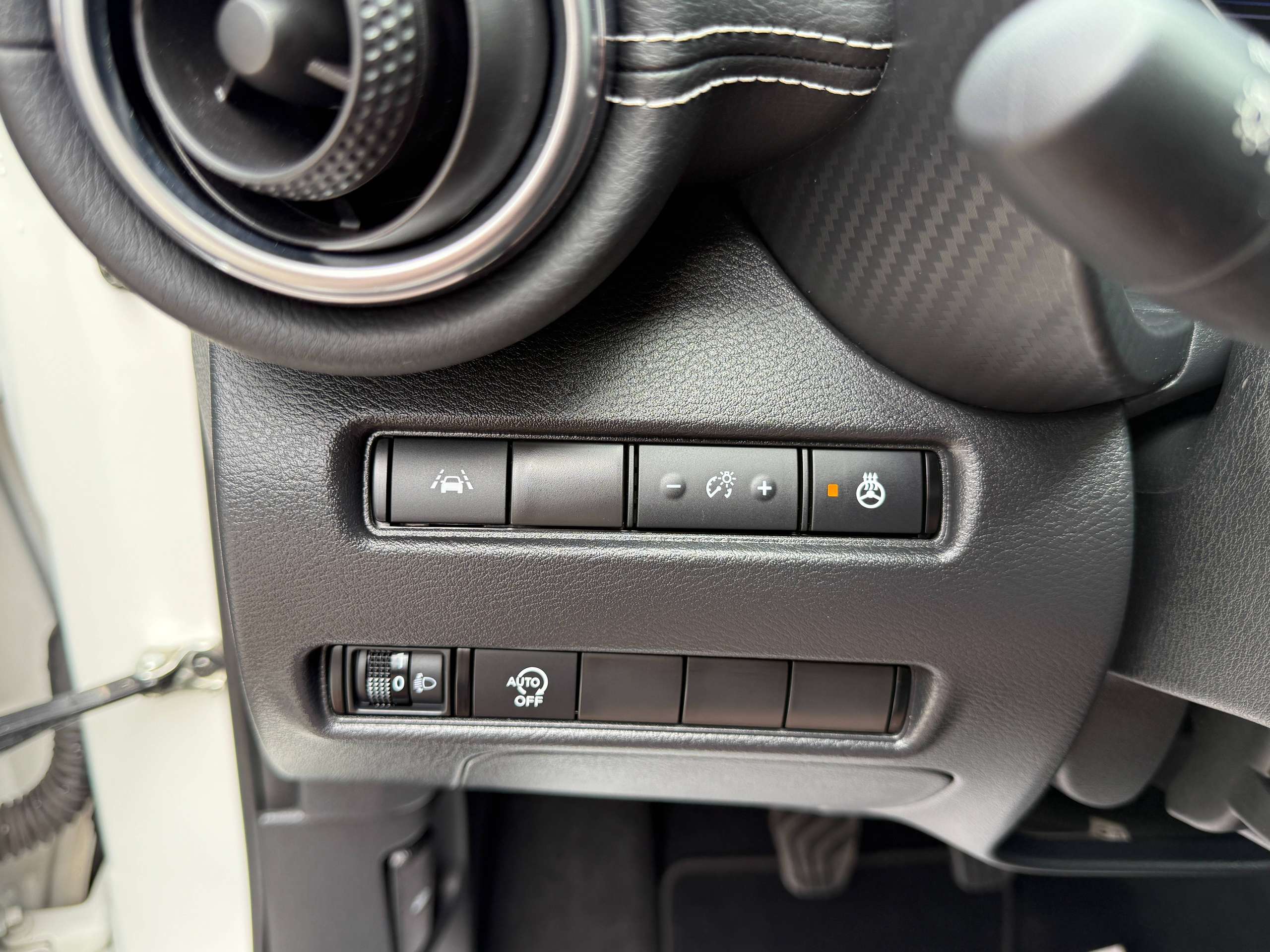acea4a9f-97f1-4b5b-a63c-6b3274f904b916-nissan-juke-1-0i-full-led-navigatie-leder-camera-carplay-alu-bluetooth.jpg