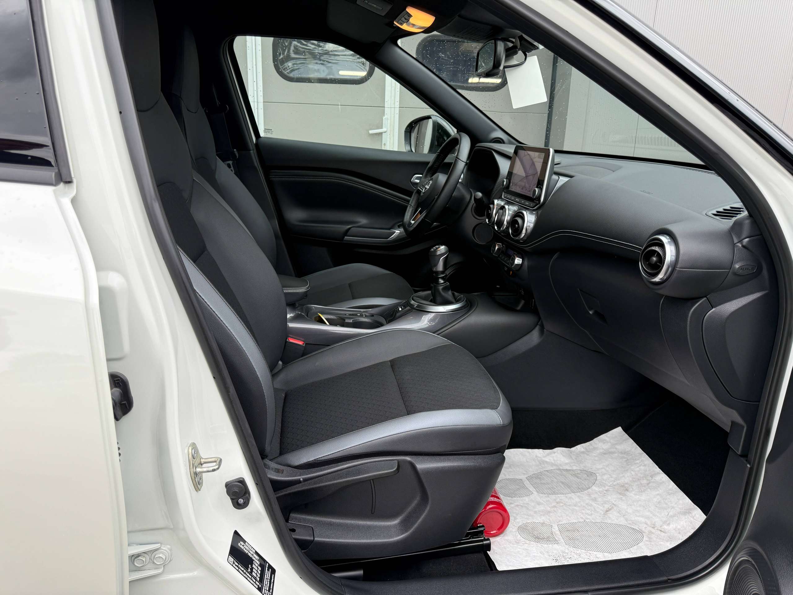 acea4a9f-97f1-4b5b-a63c-6b3274f904b926-nissan-juke-1-0i-full-led-navigatie-leder-camera-carplay-alu-bluetooth.jpg