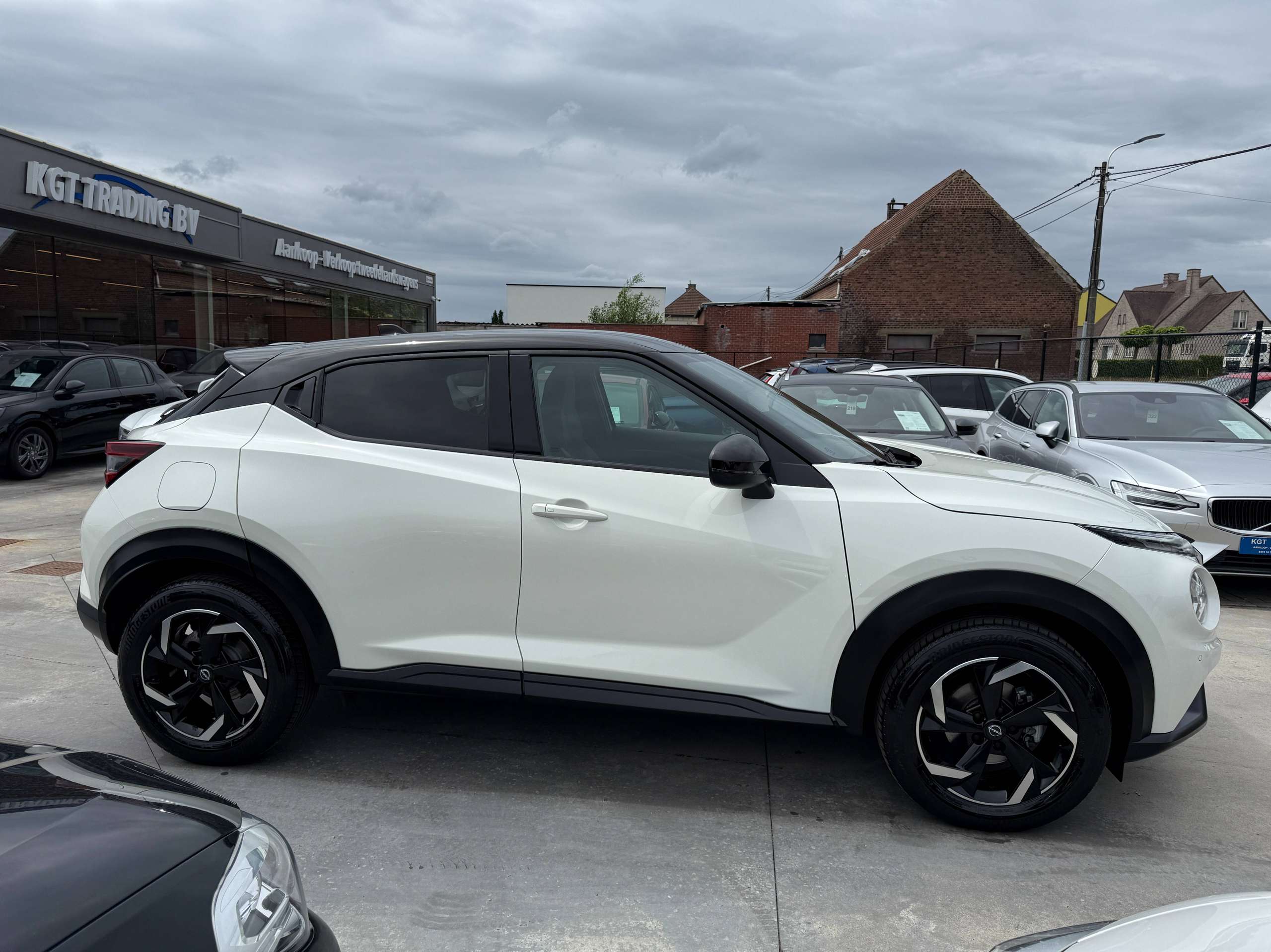 acea4a9f-97f1-4b5b-a63c-6b3274f904b94-nissan-juke-1-0i-full-led-navigatie-leder-camera-carplay-alu-bluetooth.jpg