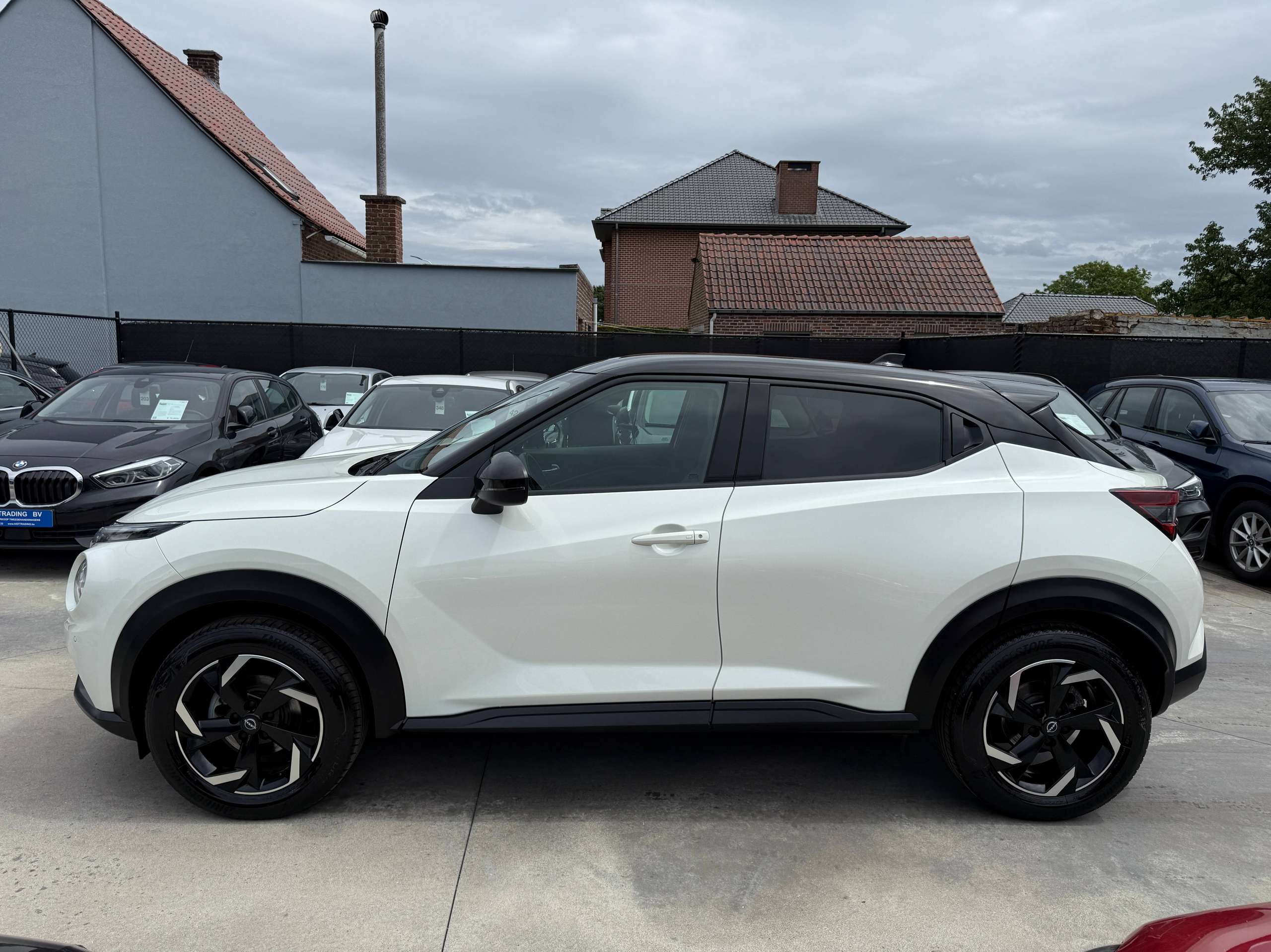 acea4a9f-97f1-4b5b-a63c-6b3274f904b98-nissan-juke-1-0i-full-led-navigatie-leder-camera-carplay-alu-bluetooth.jpg