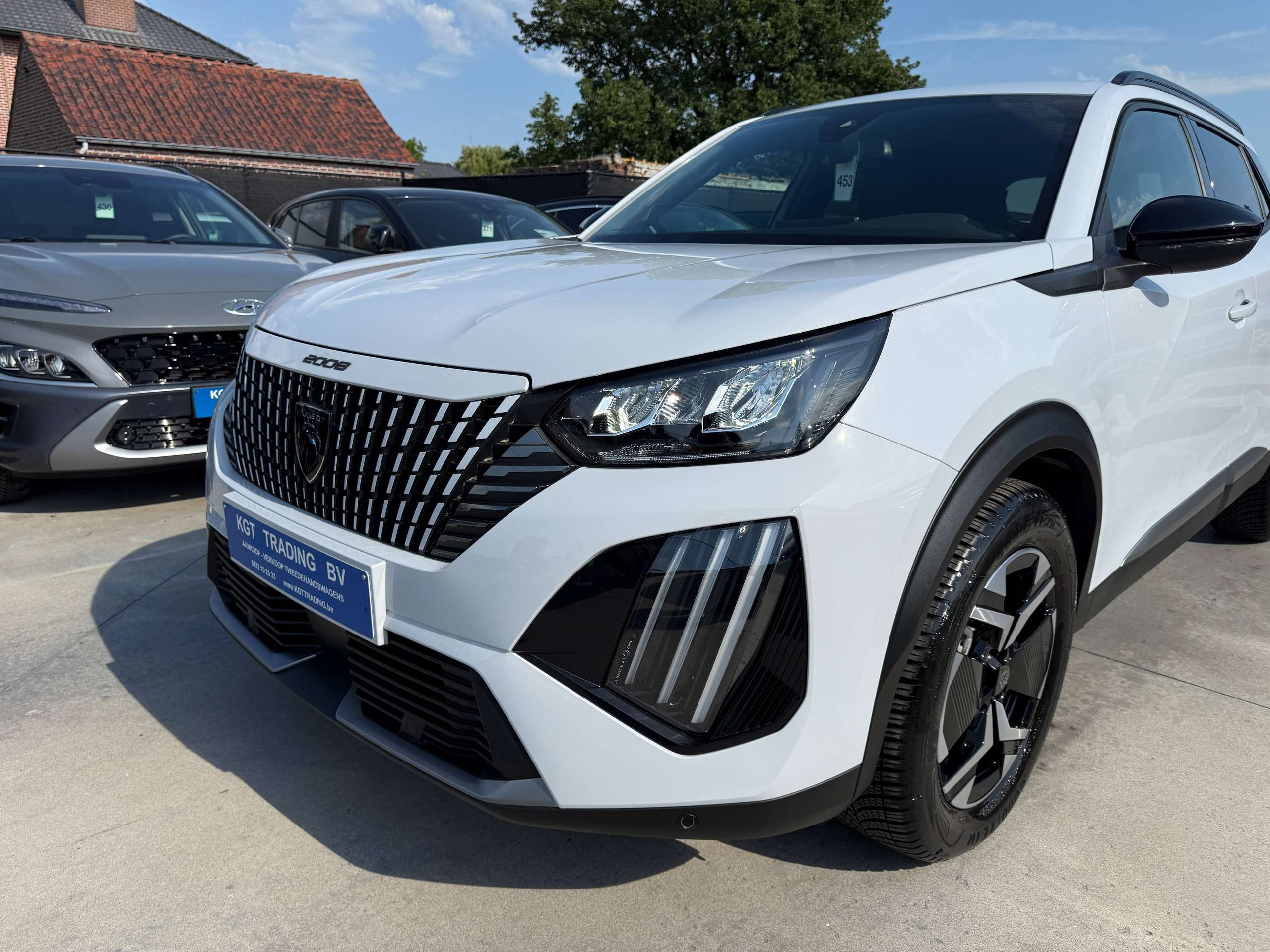 bff3b2e3-b1c0-49aa-a7f3-2e9e5d262d5710-peugeot-2008-1-2i-turbo-allure-full-led-carplay-leder-bluetooth-dab-alu.jpg