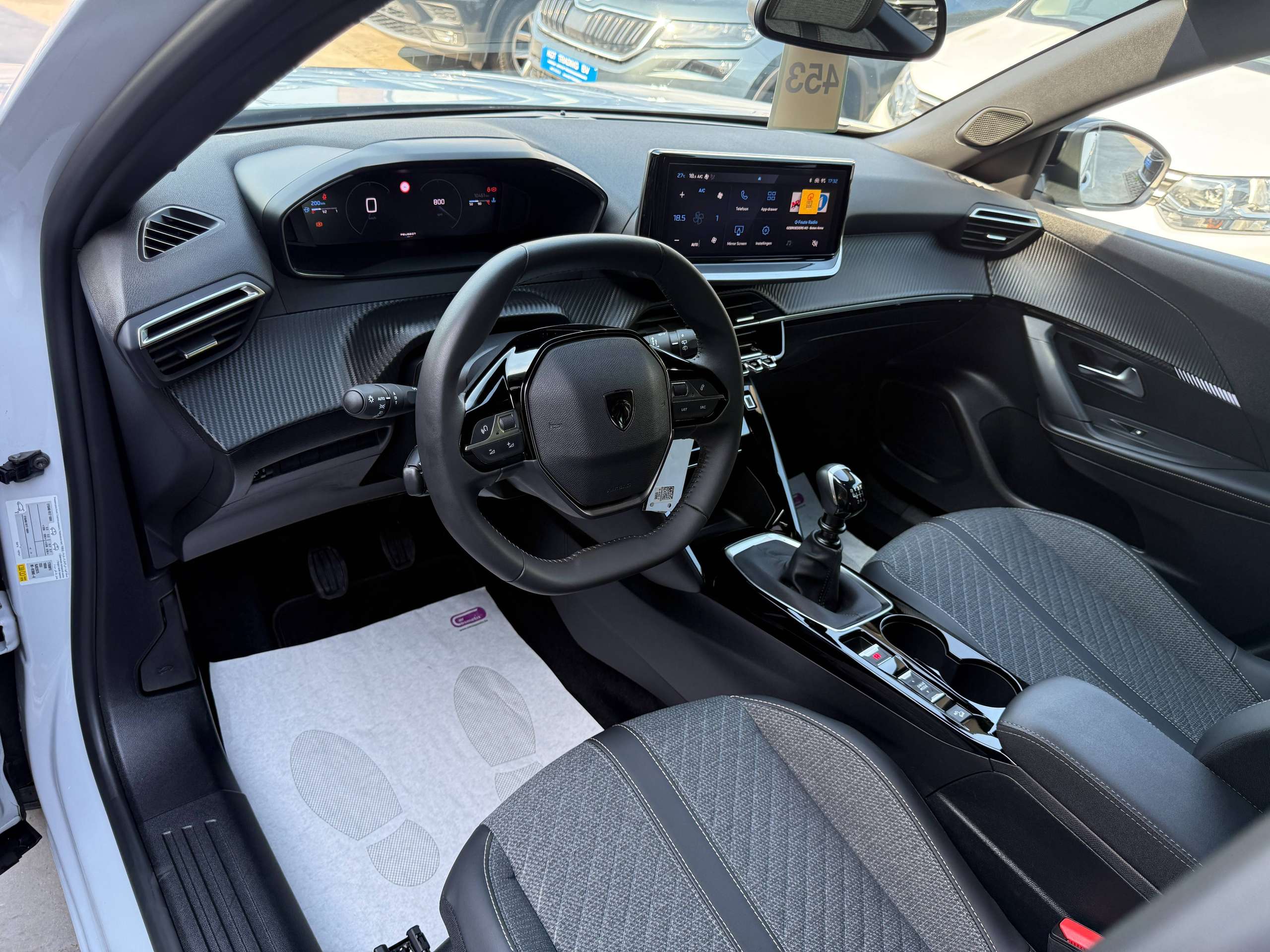 bff3b2e3-b1c0-49aa-a7f3-2e9e5d262d5713-peugeot-2008-1-2i-turbo-allure-full-led-carplay-leder-bluetooth-dab-alu.jpg