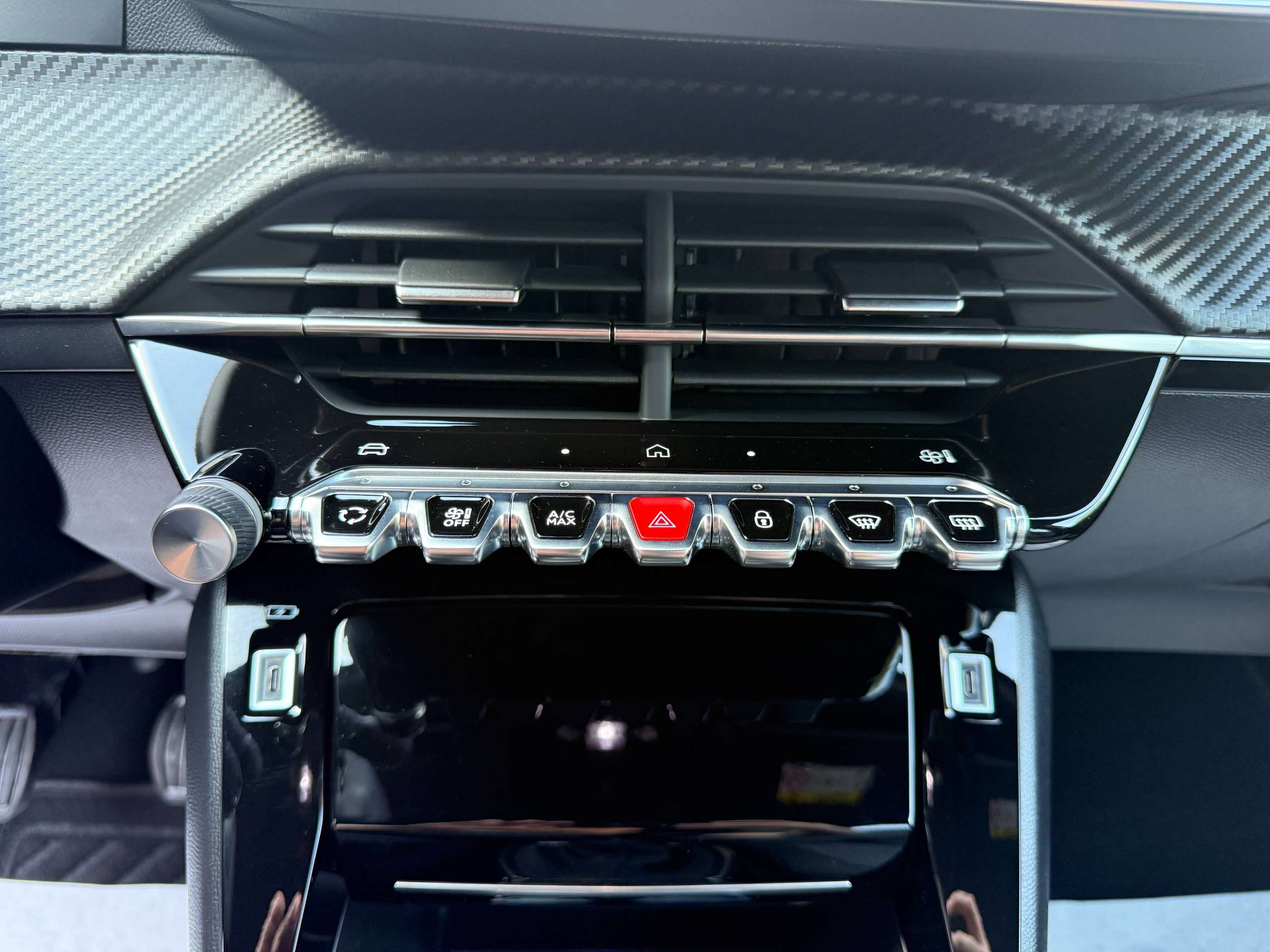 bff3b2e3-b1c0-49aa-a7f3-2e9e5d262d5720-peugeot-2008-1-2i-turbo-allure-full-led-carplay-leder-bluetooth-dab-alu.jpg