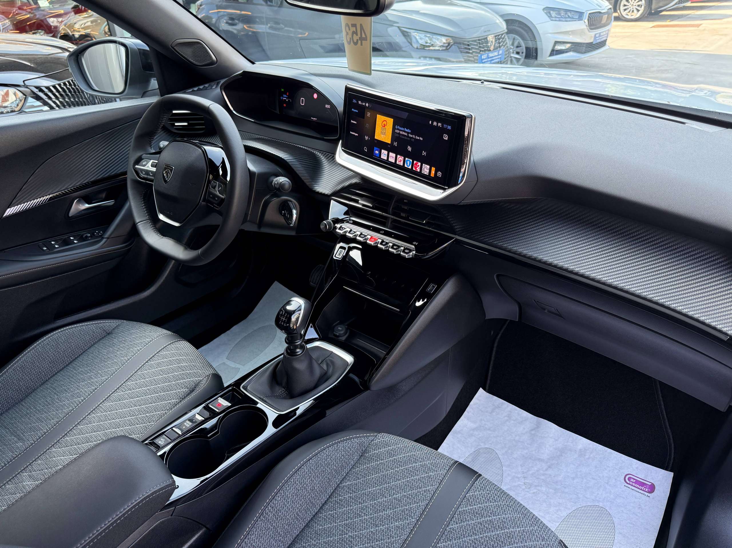 bff3b2e3-b1c0-49aa-a7f3-2e9e5d262d5729-peugeot-2008-1-2i-turbo-allure-full-led-carplay-leder-bluetooth-dab-alu.jpg