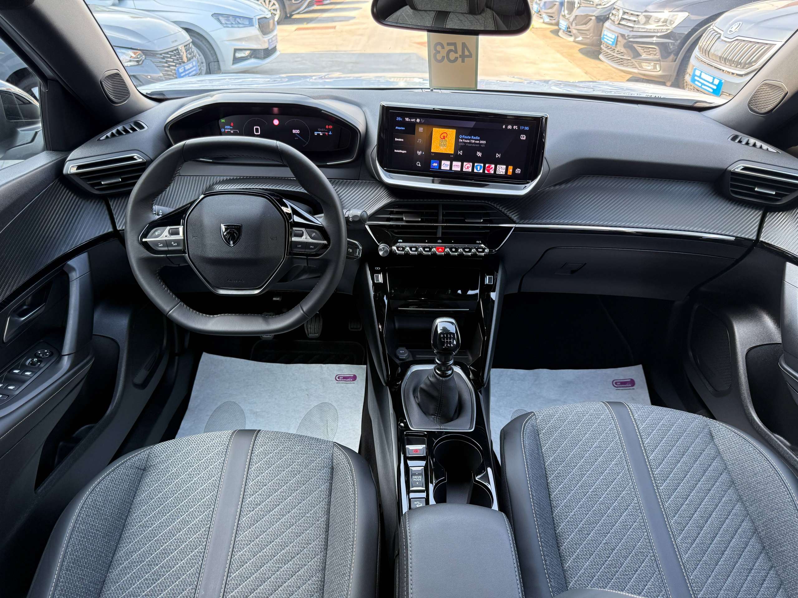 bff3b2e3-b1c0-49aa-a7f3-2e9e5d262d5733-peugeot-2008-1-2i-turbo-allure-full-led-carplay-leder-bluetooth-dab-alu.jpg