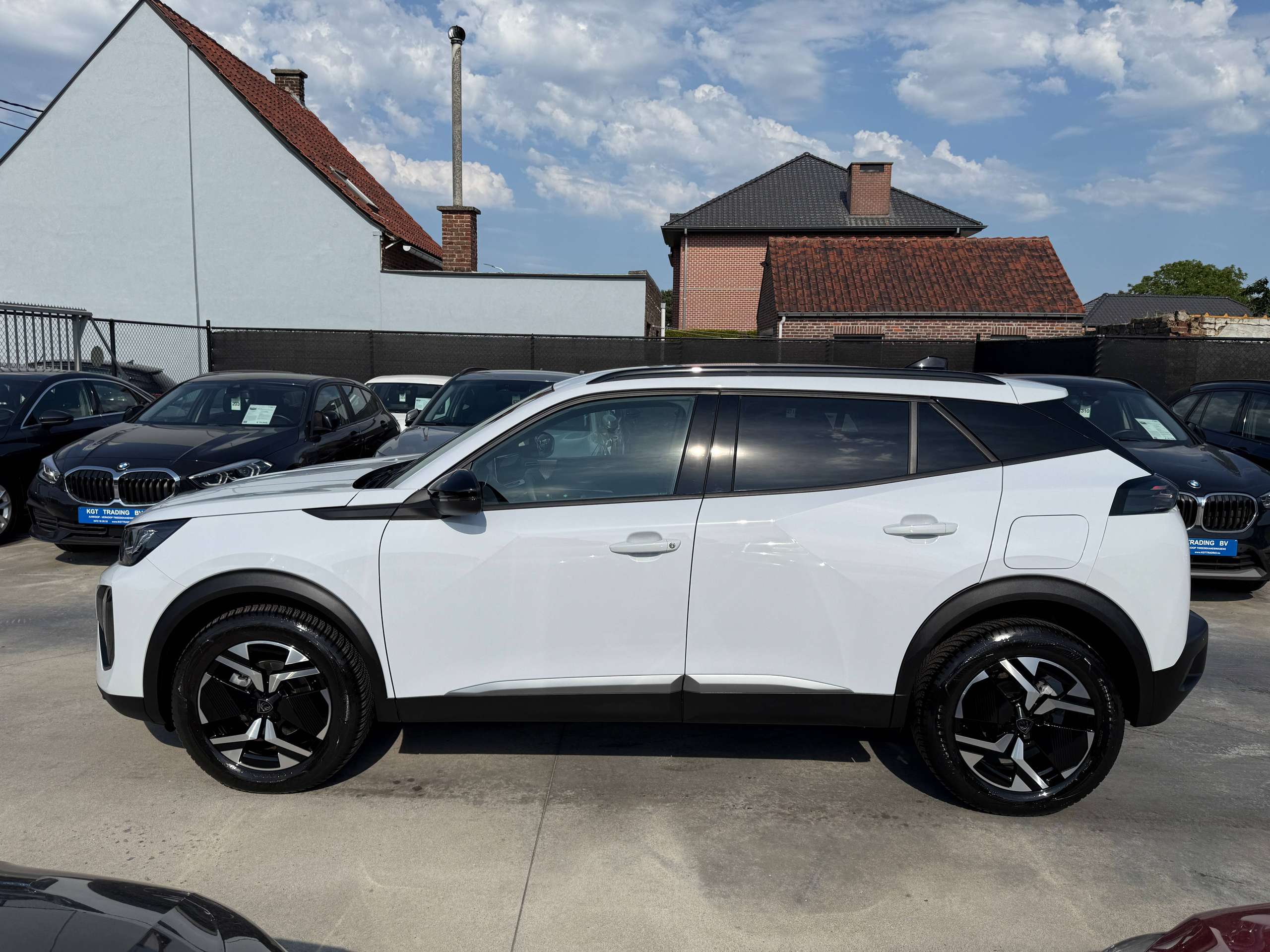 bff3b2e3-b1c0-49aa-a7f3-2e9e5d262d578-peugeot-2008-1-2i-turbo-allure-full-led-carplay-leder-bluetooth-dab-alu.jpg