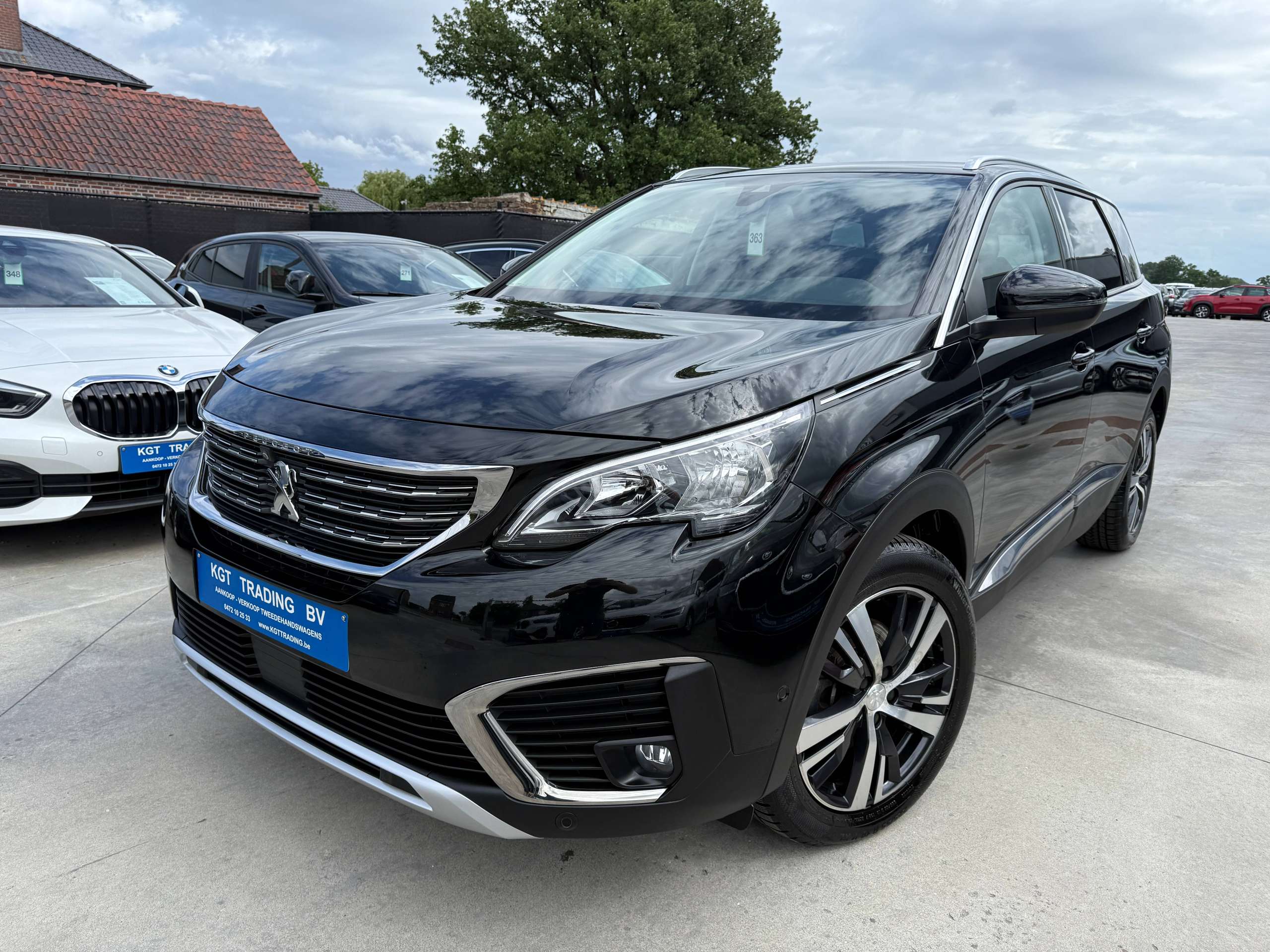 c31237df-a8a5-4fa8-9455-76dca8ff70f31-peugeot-5008-1-2i-7-zetels-navigatie-zwart-leder-camera-carplay-pdc-led.jpg