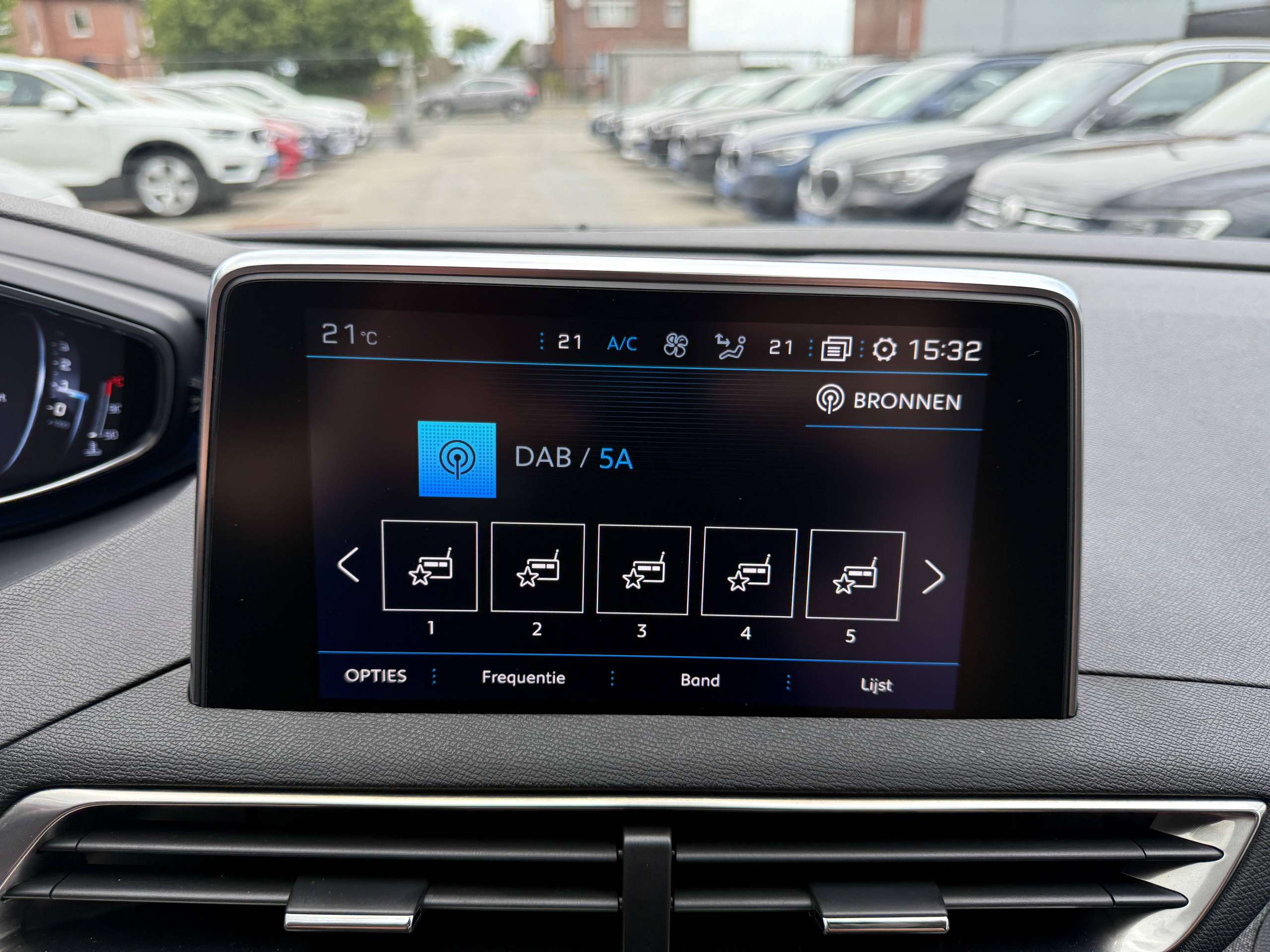 c31237df-a8a5-4fa8-9455-76dca8ff70f323-peugeot-5008-1-2i-7-zetels-navigatie-zwart-leder-camera-carplay-pdc-led.jpg
