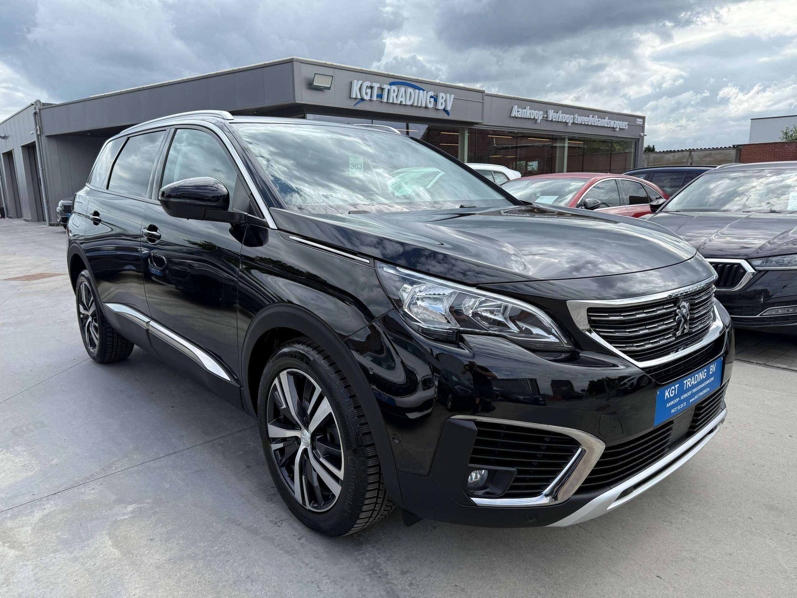c31237df-a8a5-4fa8-9455-76dca8ff70f33-peugeot-5008-1-2i-7-zetels-navigatie-zwart-leder-camera-carplay-pdc-led.jpg