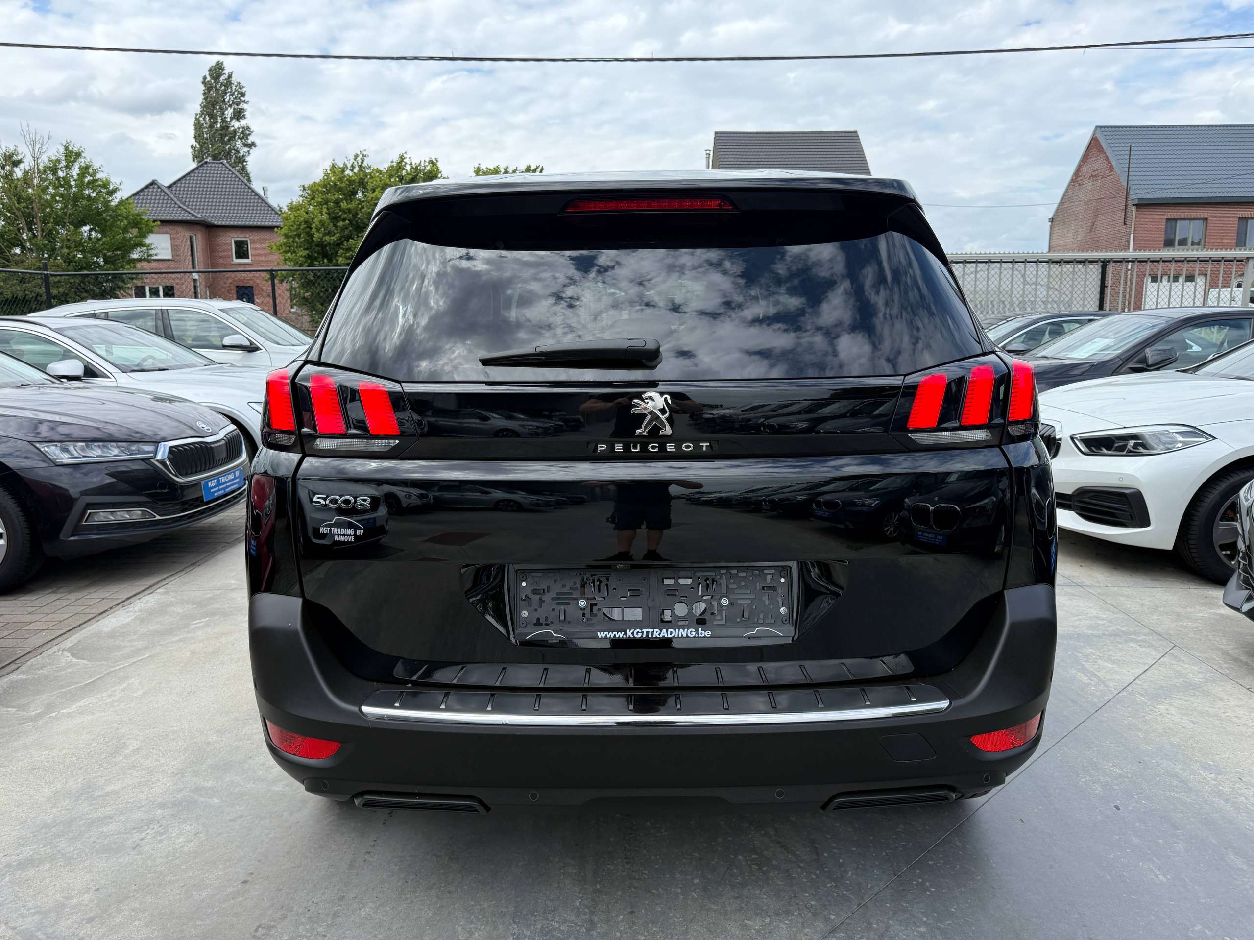 c31237df-a8a5-4fa8-9455-76dca8ff70f36-peugeot-5008-1-2i-7-zetels-navigatie-zwart-leder-camera-carplay-pdc-led.jpg