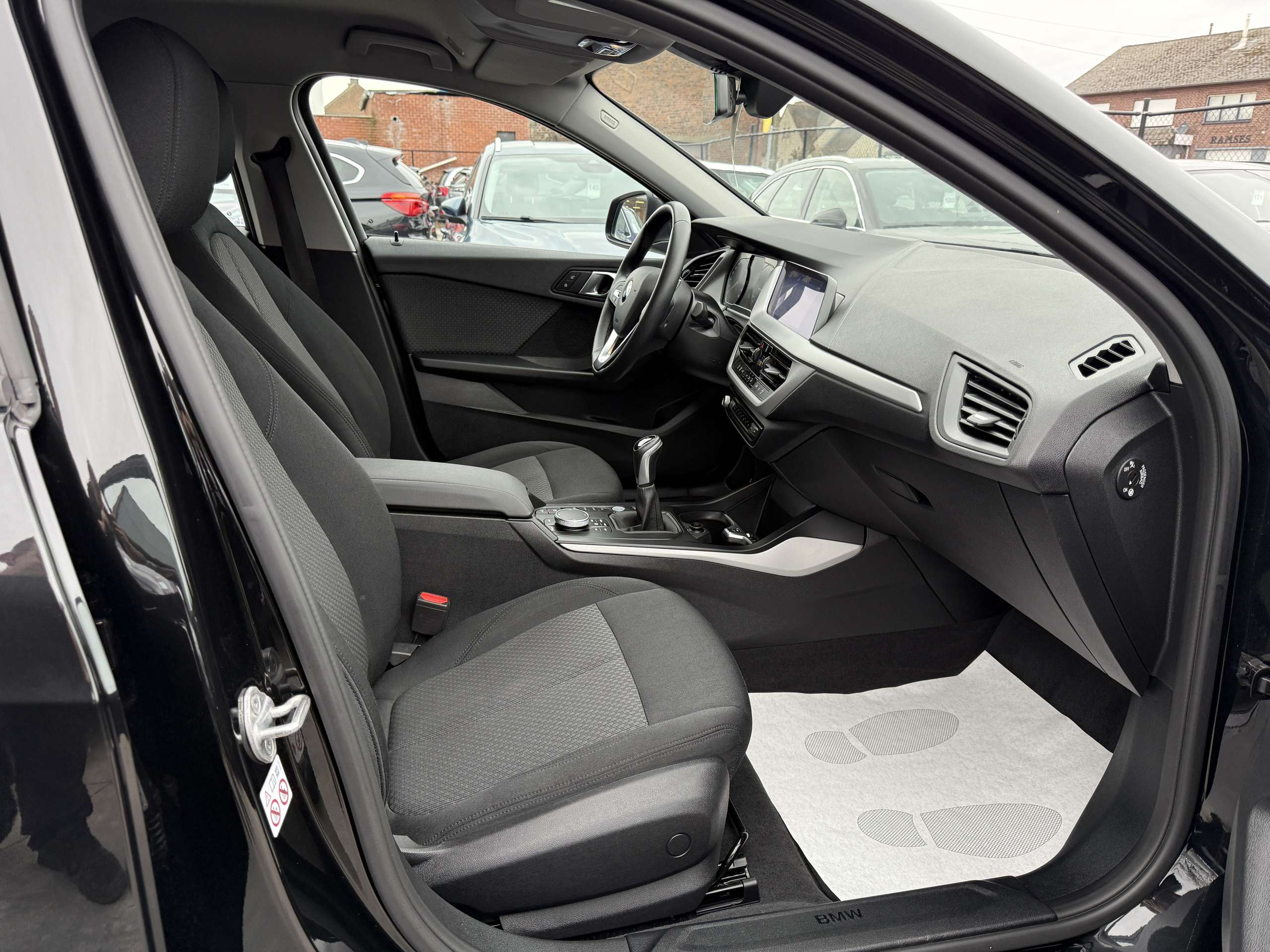 cfa535cd-d7be-4c0c-9a23-d6363453bae724-bmw-116-i-full-led-navigatie-carplay-dab-bluetooth-pdc-alu.jpg