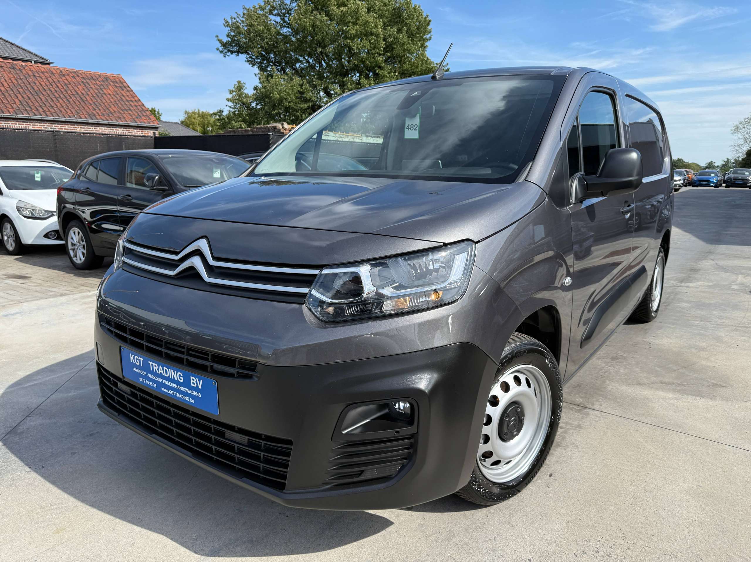 d043cebf-41e1-45f6-8e99-4f2d82d958e21-citroen-berlingo-1-5-bluehdi-xl-l2-automaat-130pk-3-zit-navigatie-pdc-carplay-dab.jpg