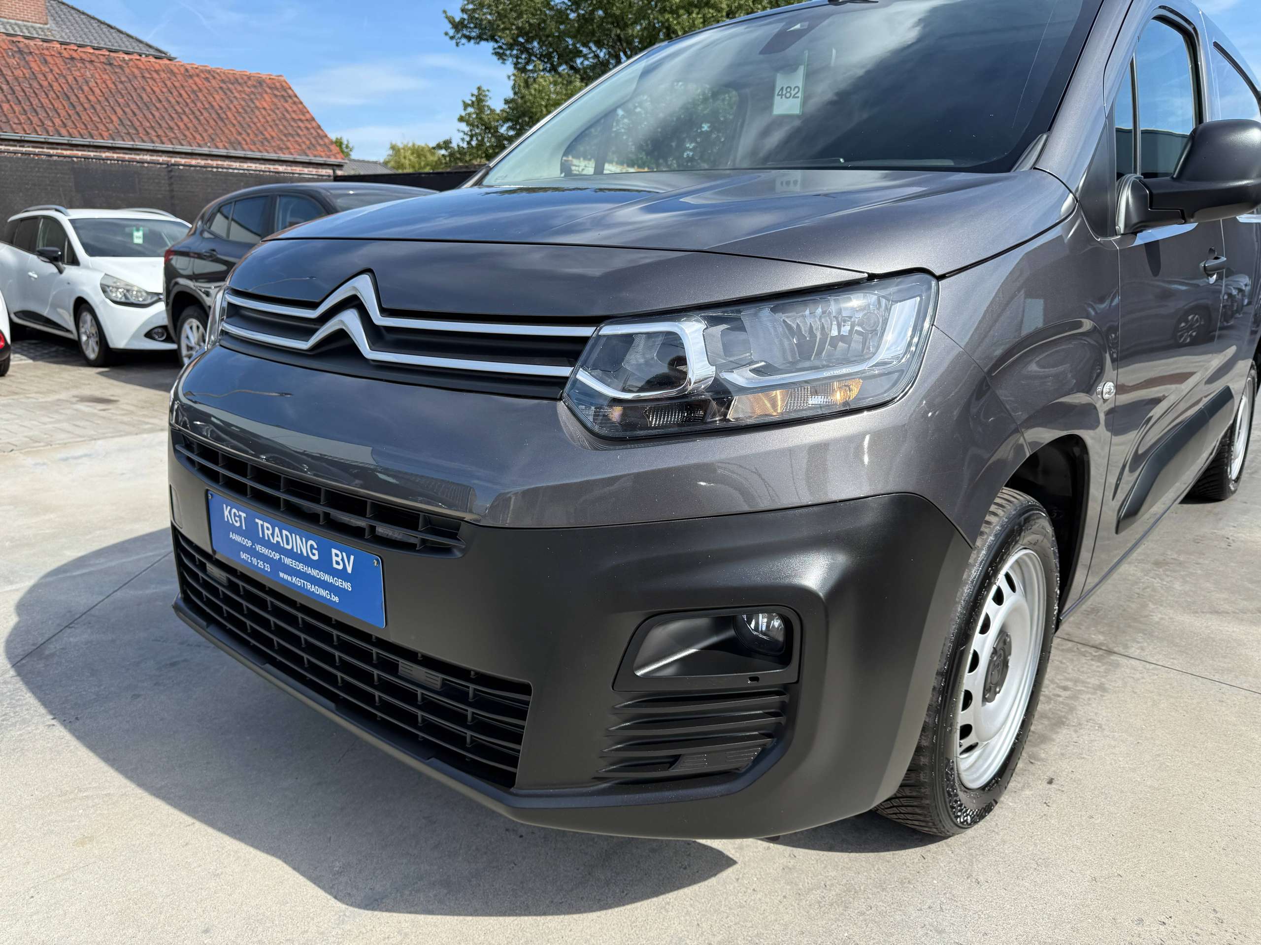 d043cebf-41e1-45f6-8e99-4f2d82d958e210-citroen-berlingo-1-5-bluehdi-xl-l2-automaat-130pk-3-zit-navigatie-pdc-carplay-dab.jpg