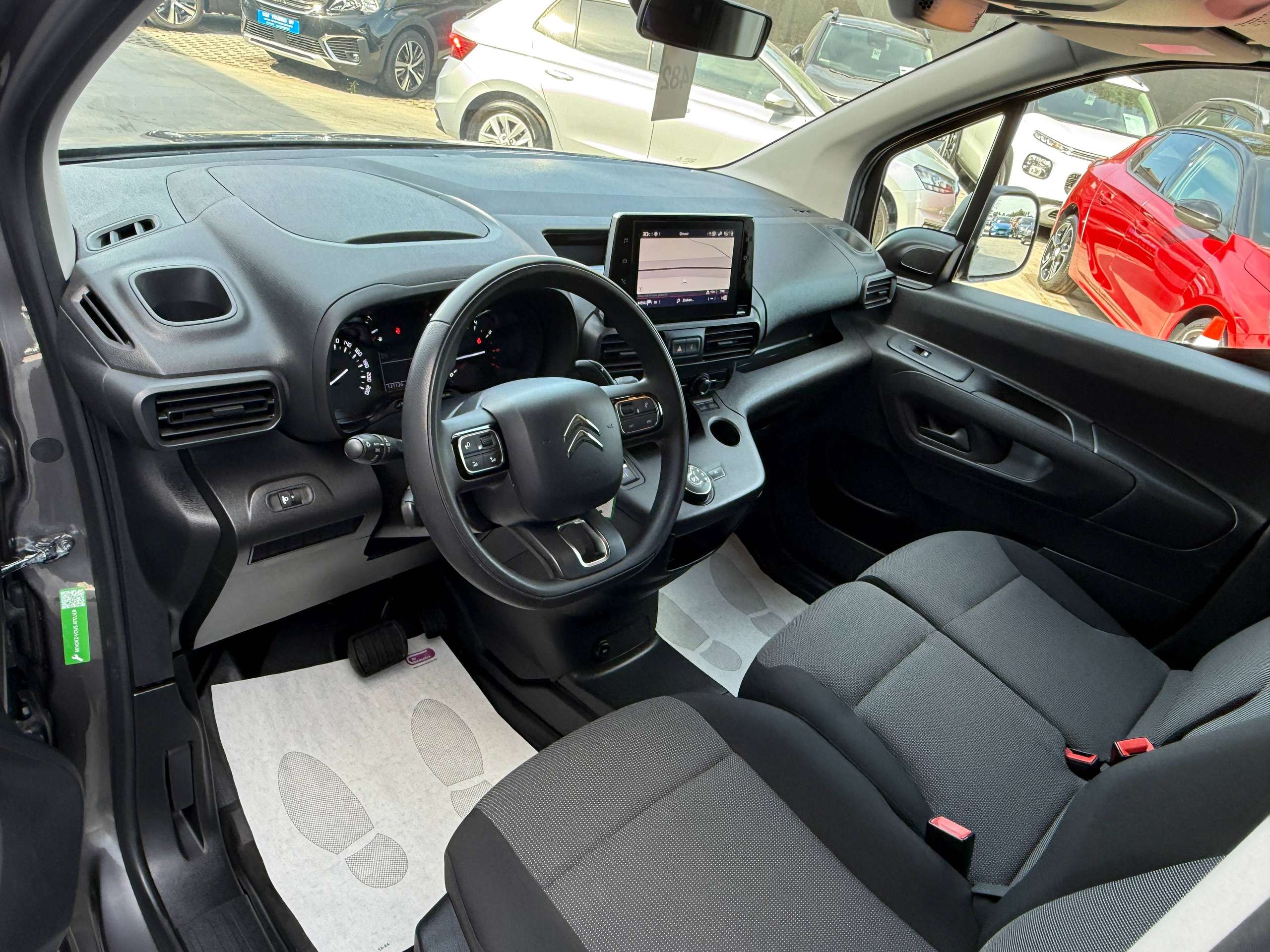 d043cebf-41e1-45f6-8e99-4f2d82d958e213-citroen-berlingo-1-5-bluehdi-xl-l2-automaat-130pk-3-zit-navigatie-pdc-carplay-dab.jpg