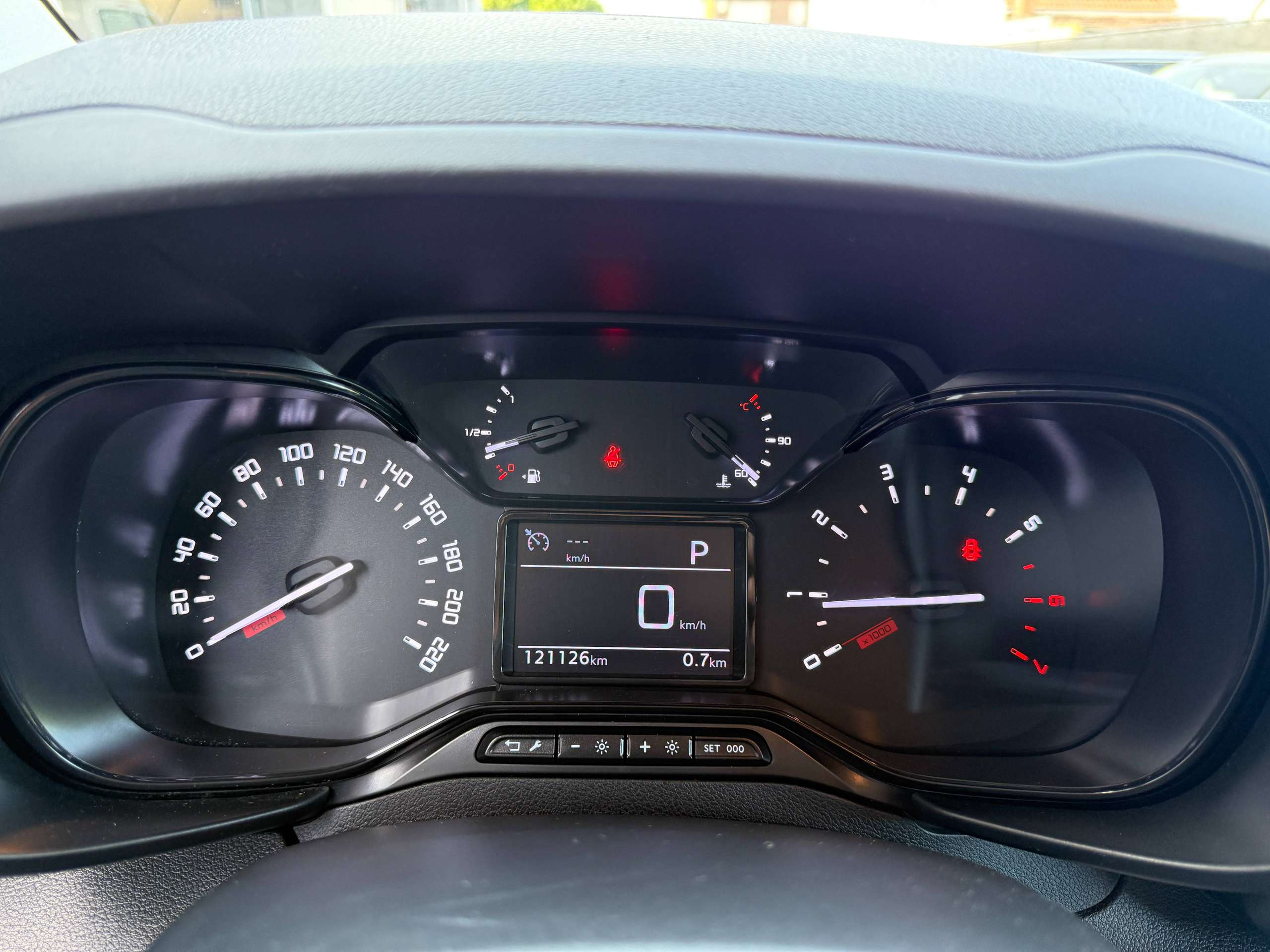 d043cebf-41e1-45f6-8e99-4f2d82d958e220-citroen-berlingo-1-5-bluehdi-xl-l2-automaat-130pk-3-zit-navigatie-pdc-carplay-dab.jpg
