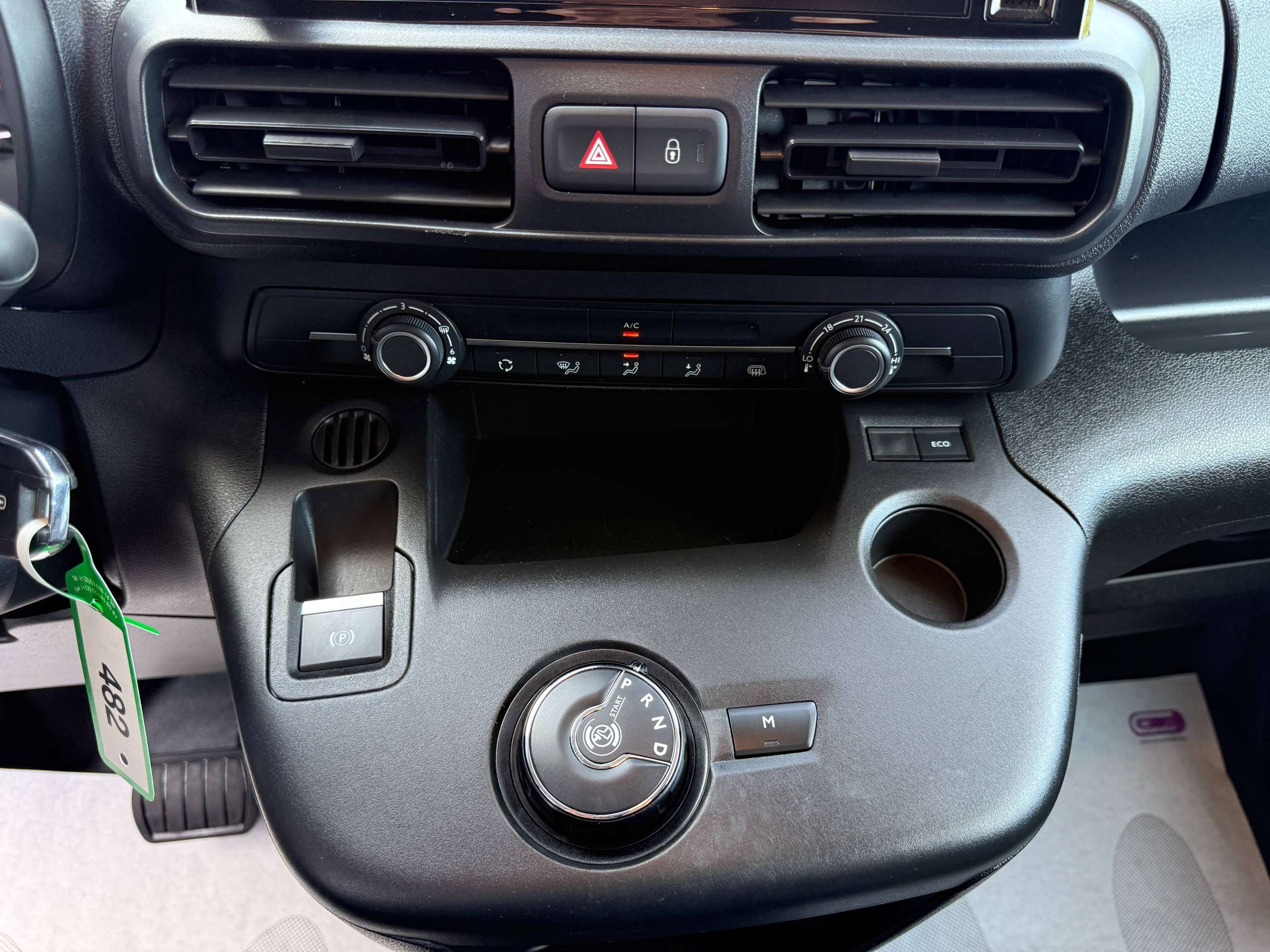 d043cebf-41e1-45f6-8e99-4f2d82d958e222-citroen-berlingo-1-5-bluehdi-xl-l2-automaat-130pk-3-zit-navigatie-pdc-carplay-dab.jpg