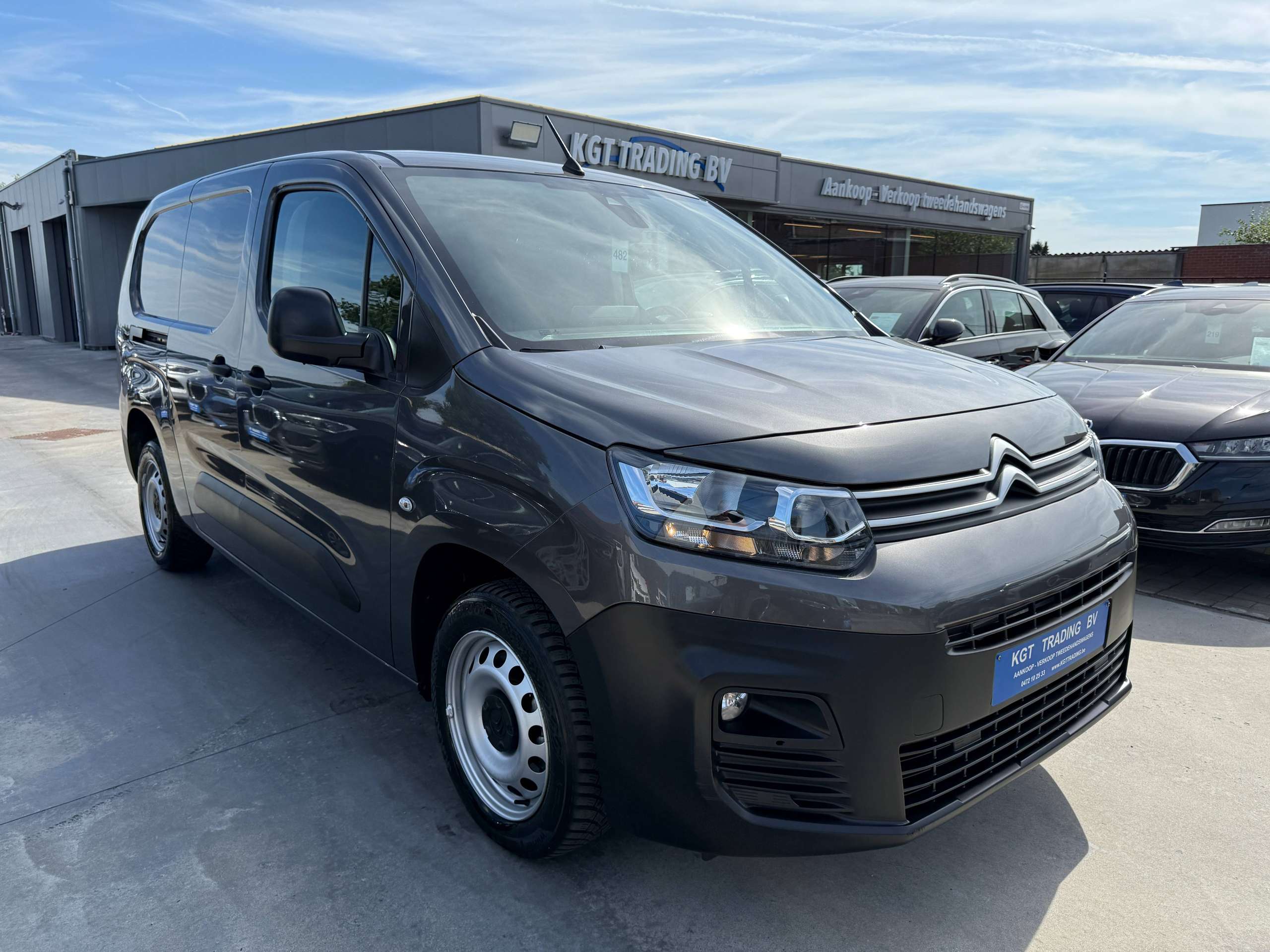 d043cebf-41e1-45f6-8e99-4f2d82d958e23-citroen-berlingo-1-5-bluehdi-xl-l2-automaat-130pk-3-zit-navigatie-pdc-carplay-dab.jpg