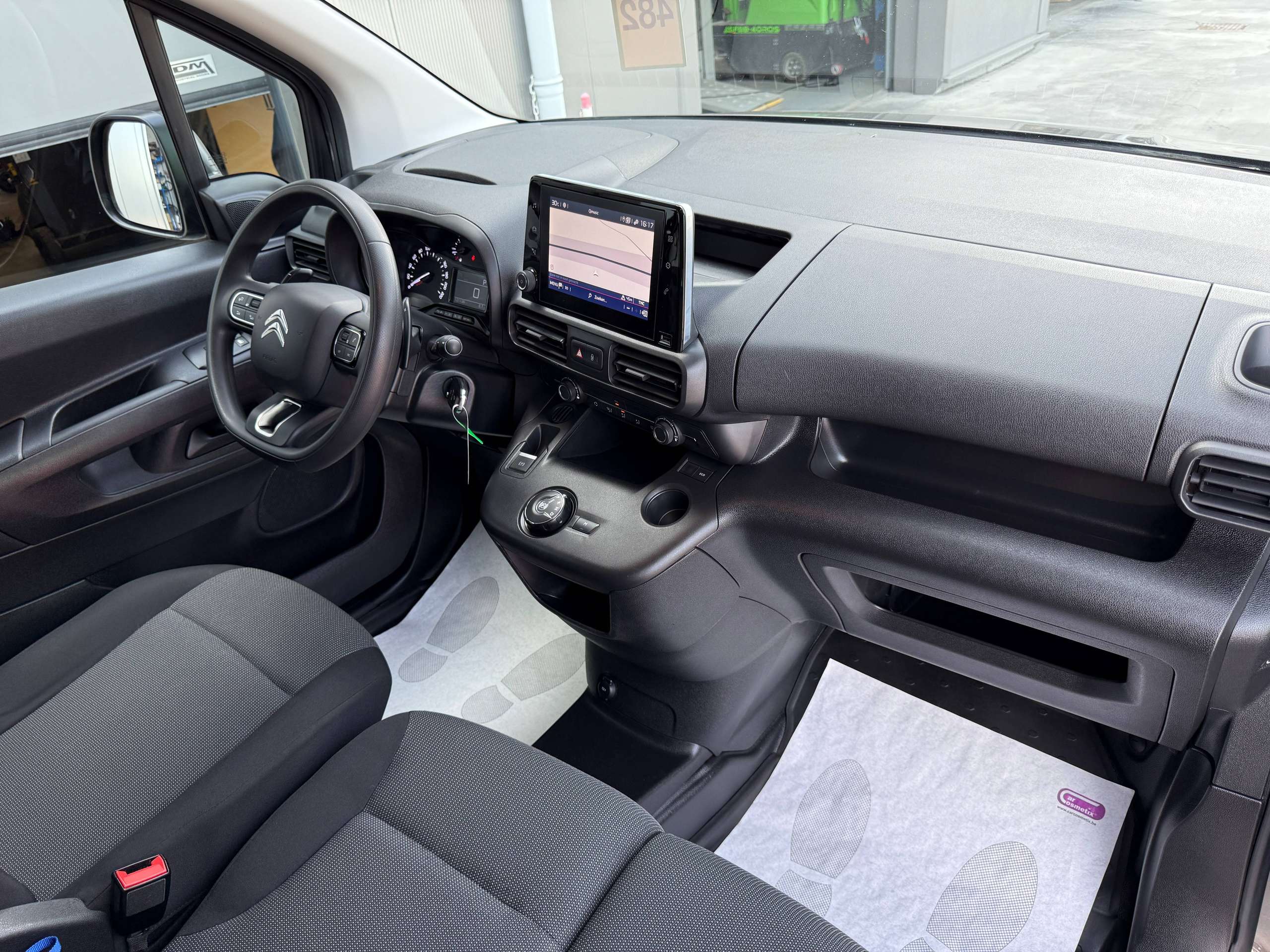 d043cebf-41e1-45f6-8e99-4f2d82d958e230-citroen-berlingo-1-5-bluehdi-xl-l2-automaat-130pk-3-zit-navigatie-pdc-carplay-dab.jpg