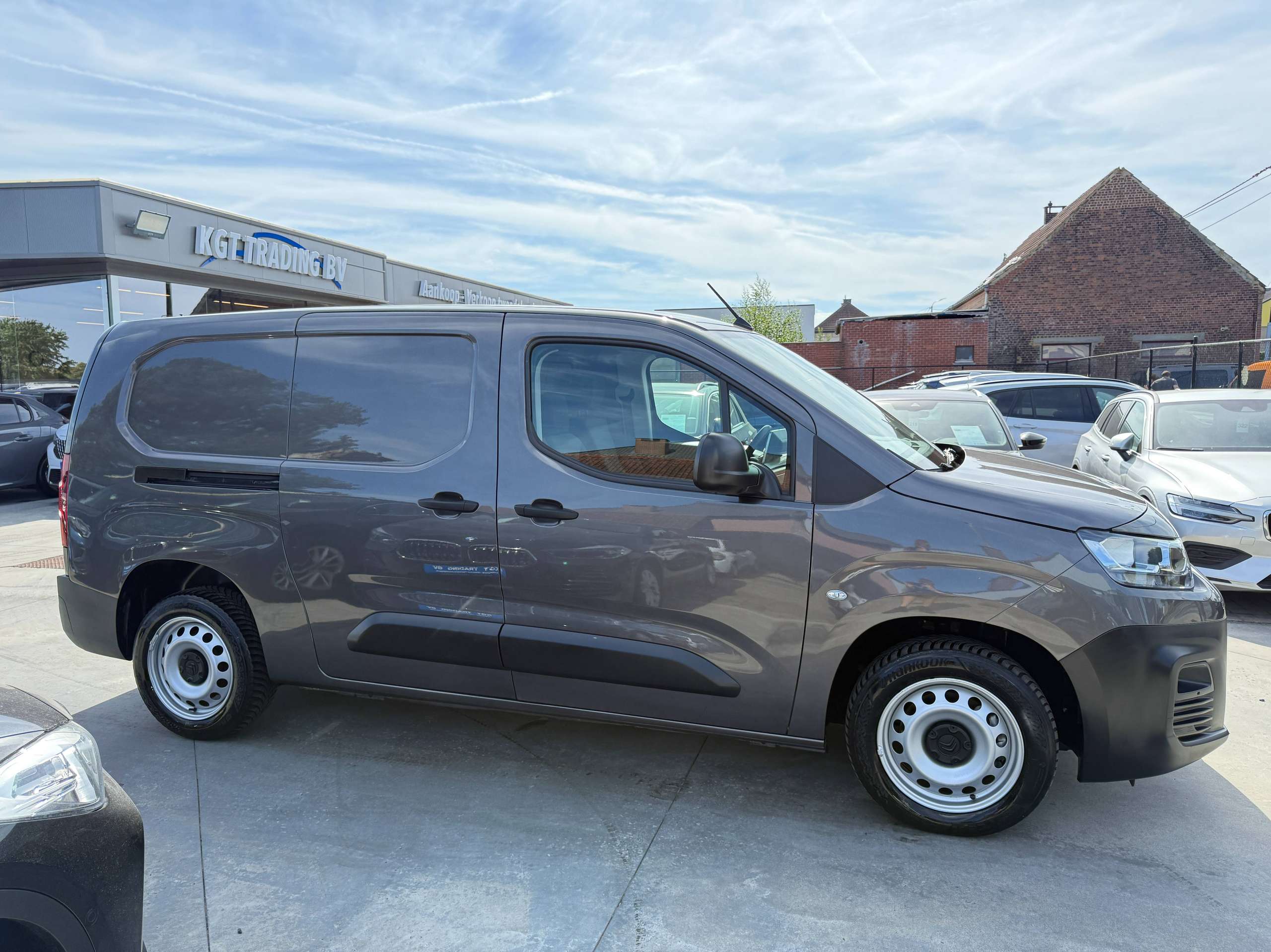 d043cebf-41e1-45f6-8e99-4f2d82d958e24-citroen-berlingo-1-5-bluehdi-xl-l2-automaat-130pk-3-zit-navigatie-pdc-carplay-dab.jpg
