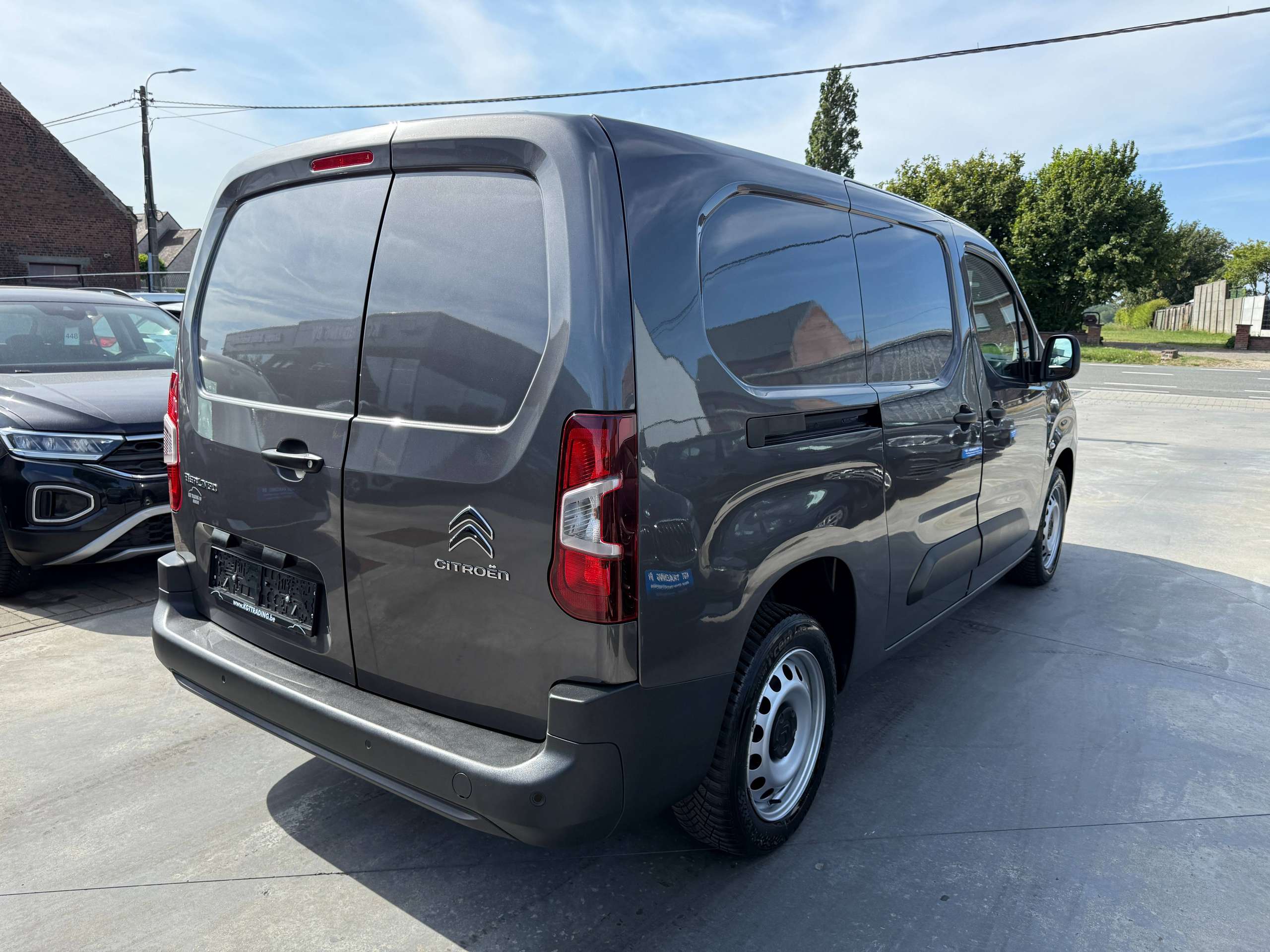 d043cebf-41e1-45f6-8e99-4f2d82d958e25-citroen-berlingo-1-5-bluehdi-xl-l2-automaat-130pk-3-zit-navigatie-pdc-carplay-dab.jpg