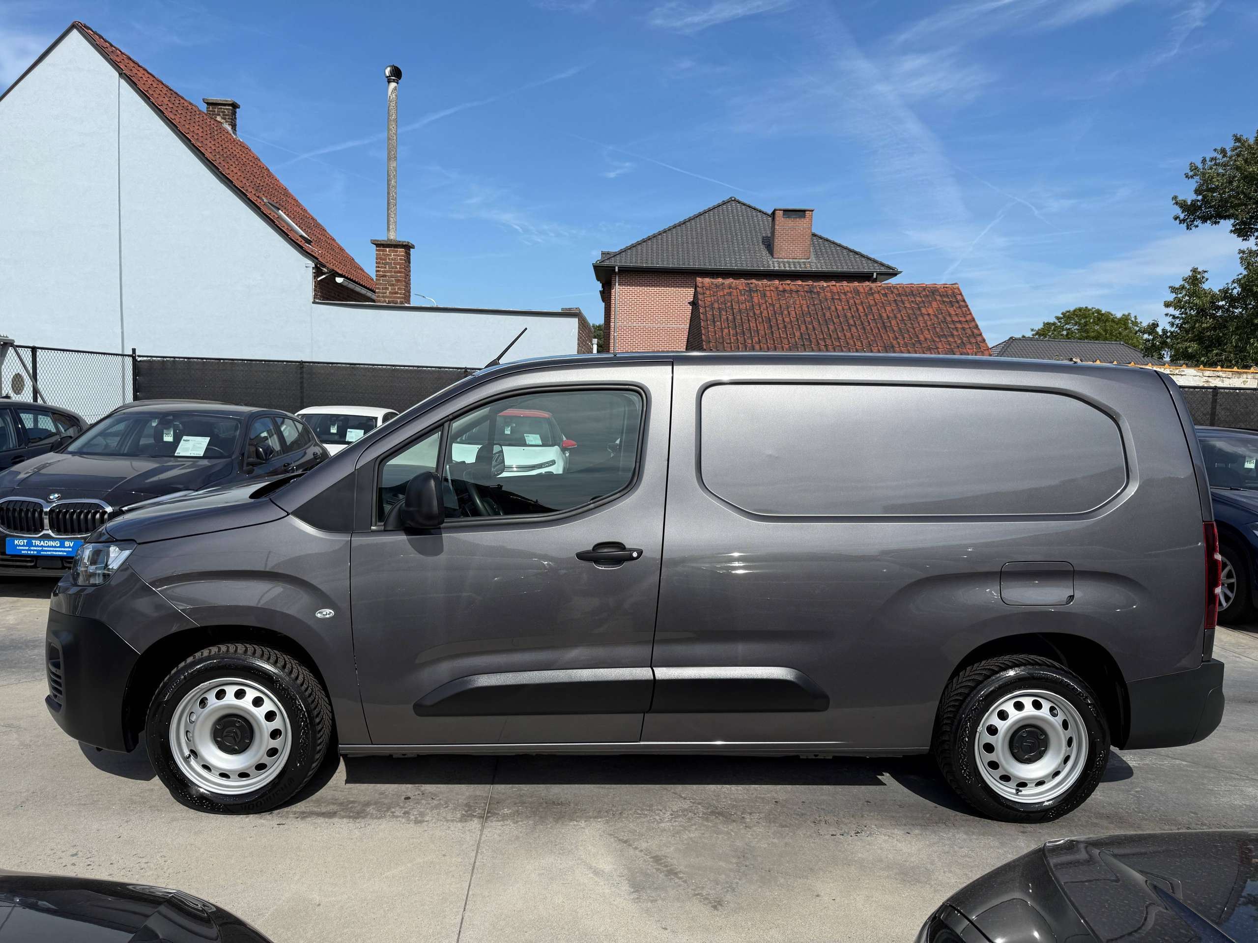 d043cebf-41e1-45f6-8e99-4f2d82d958e28-citroen-berlingo-1-5-bluehdi-xl-l2-automaat-130pk-3-zit-navigatie-pdc-carplay-dab.jpg