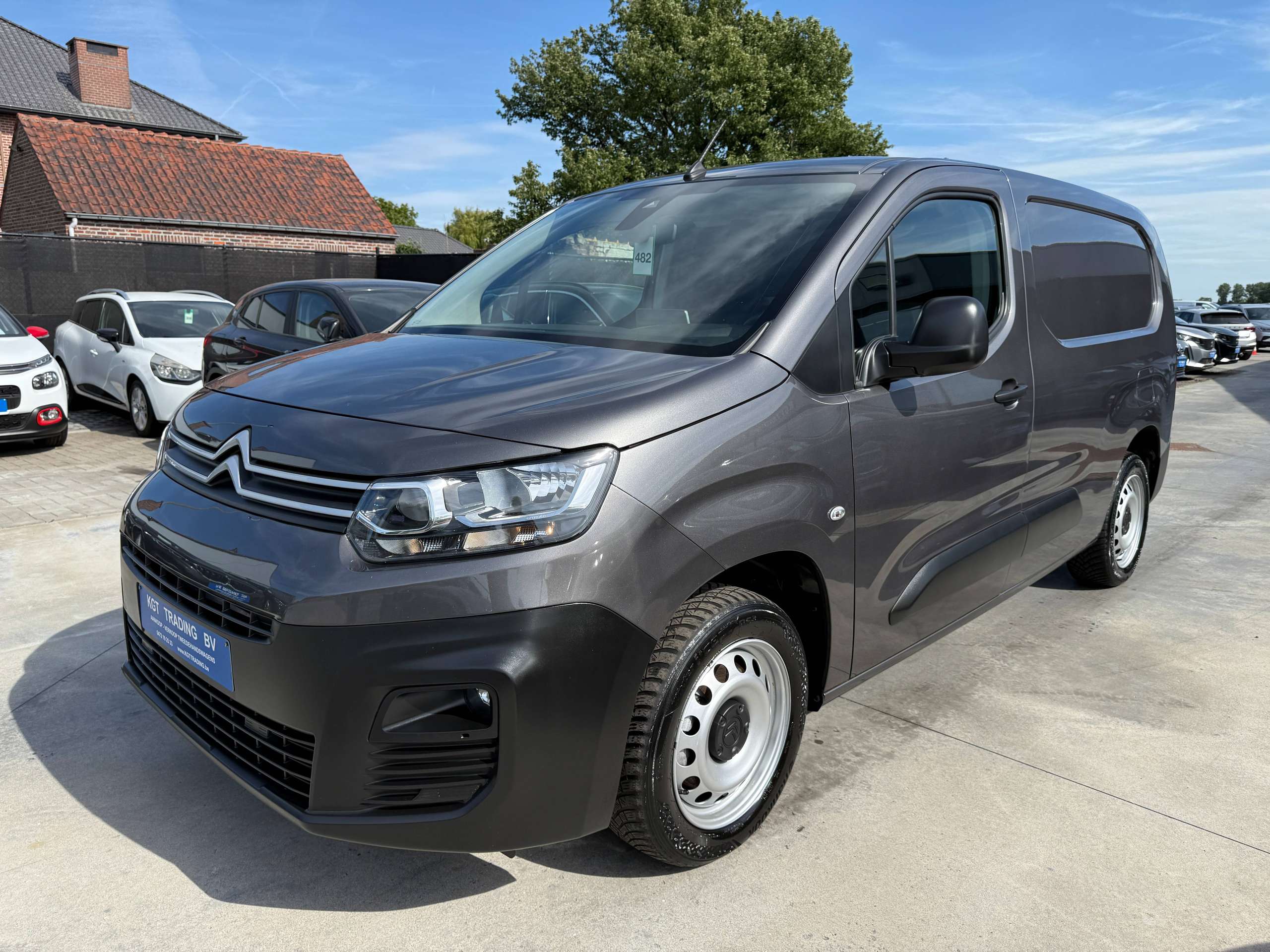 d043cebf-41e1-45f6-8e99-4f2d82d958e29-citroen-berlingo-1-5-bluehdi-xl-l2-automaat-130pk-3-zit-navigatie-pdc-carplay-dab.jpg