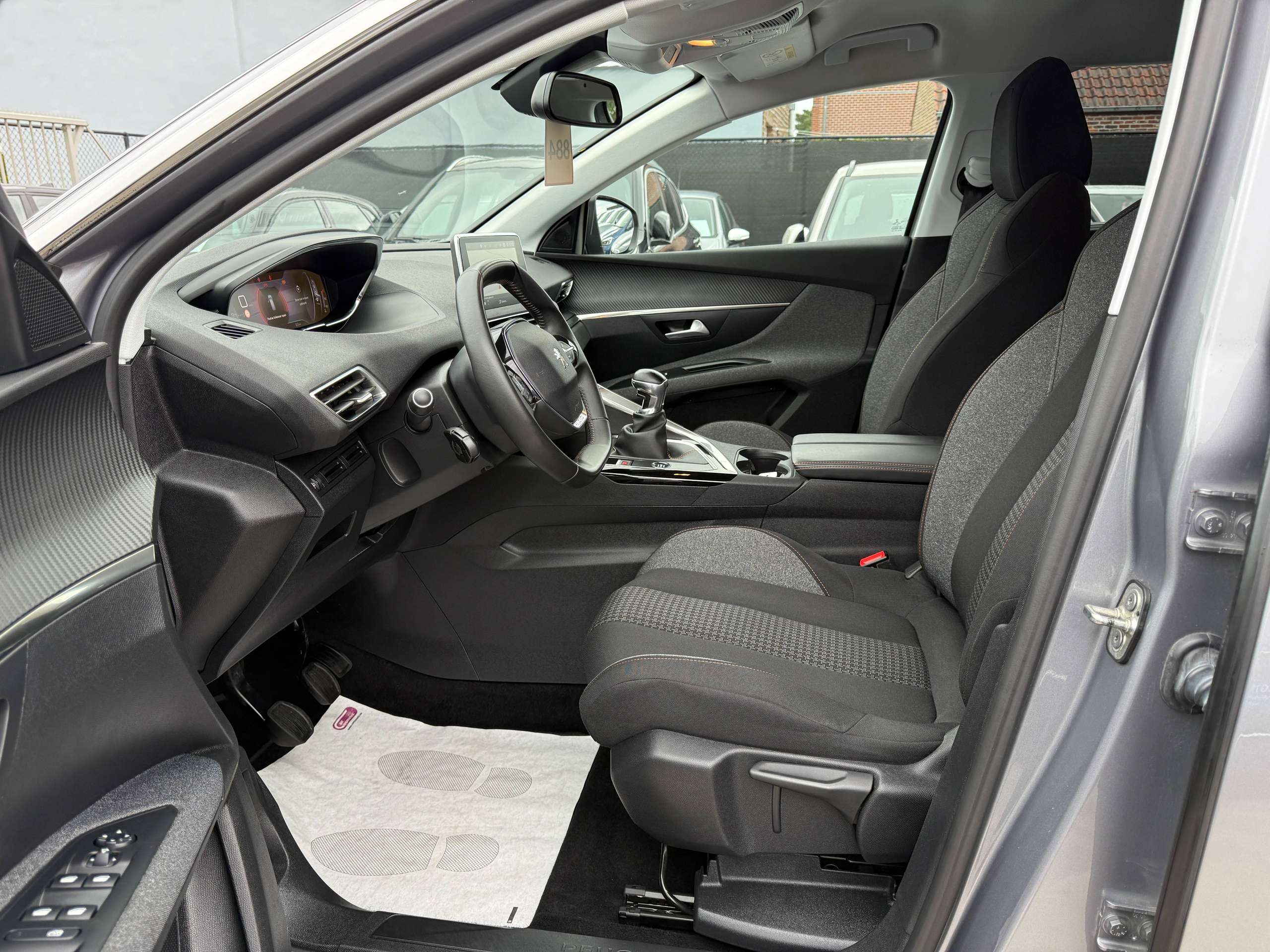 db0f059e-a15b-43d2-8e73-492cb95a460811-peugeot-5008-1-2i-130pk-navigatie-camera-carplay-dab-zetelverwa.jpg