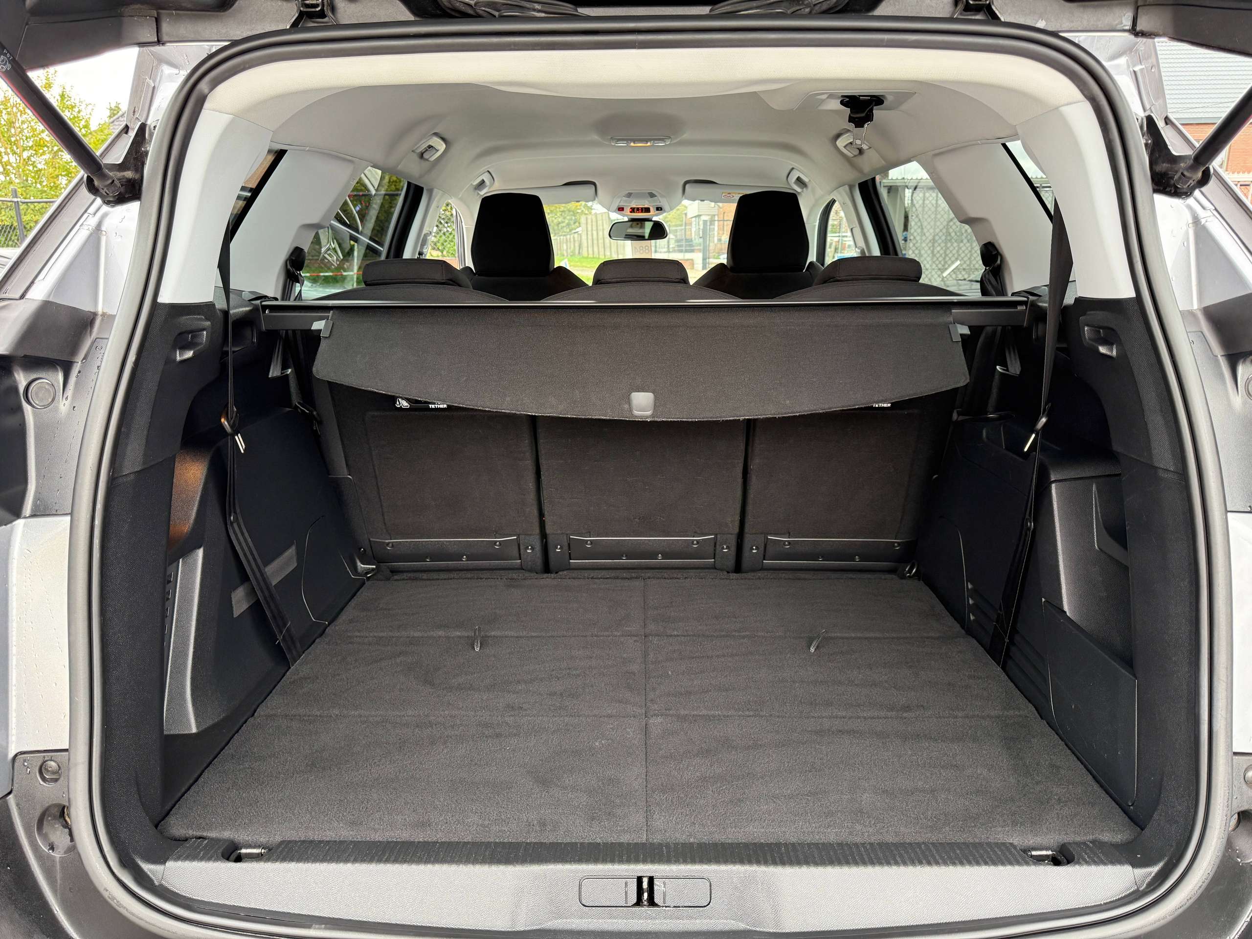 db0f059e-a15b-43d2-8e73-492cb95a460814-peugeot-5008-1-2i-130pk-navigatie-camera-carplay-dab-zetelverwa.jpg