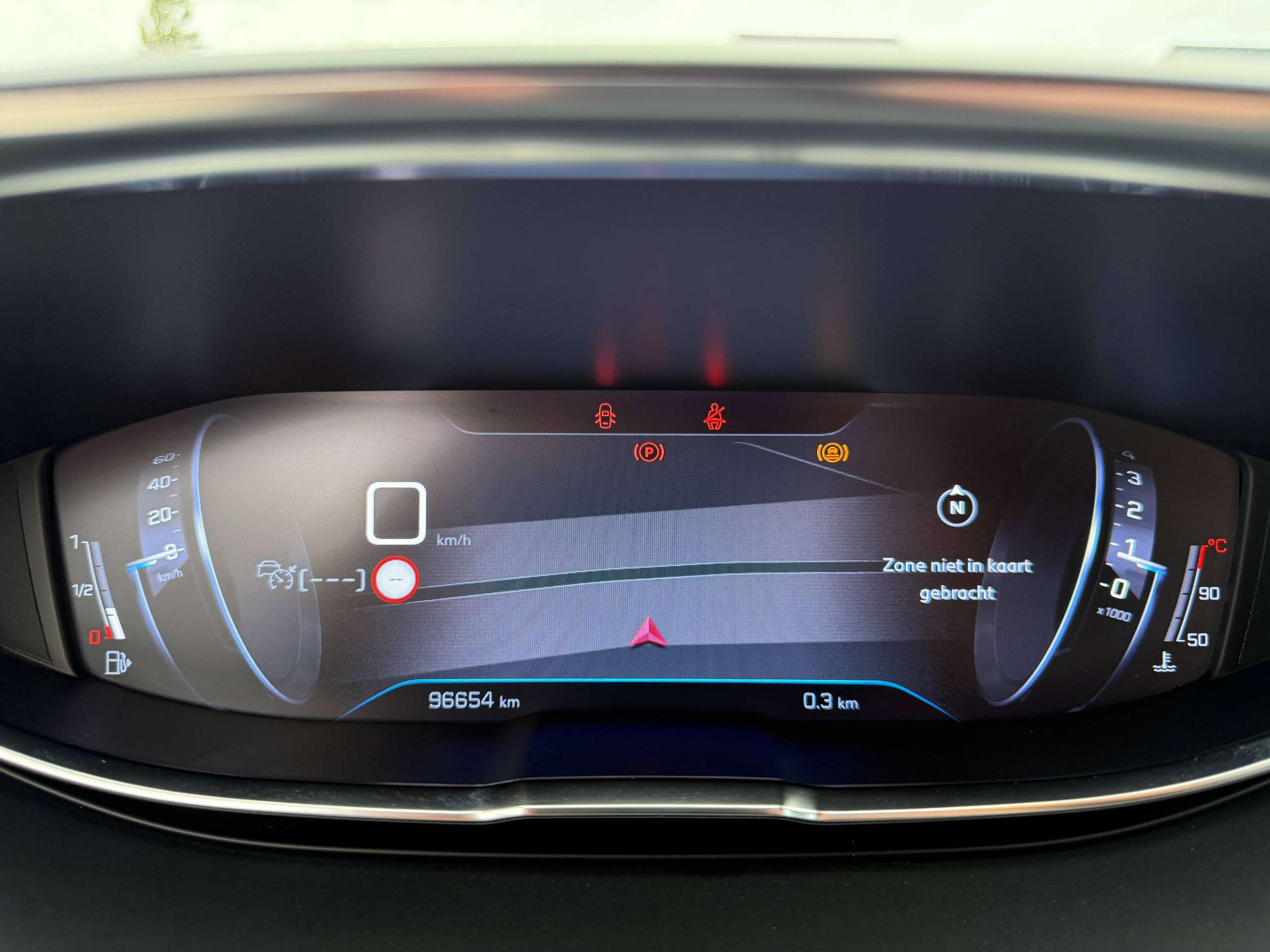db0f059e-a15b-43d2-8e73-492cb95a460815-peugeot-5008-1-2i-130pk-navigatie-camera-carplay-dab-zetelverwa.jpg